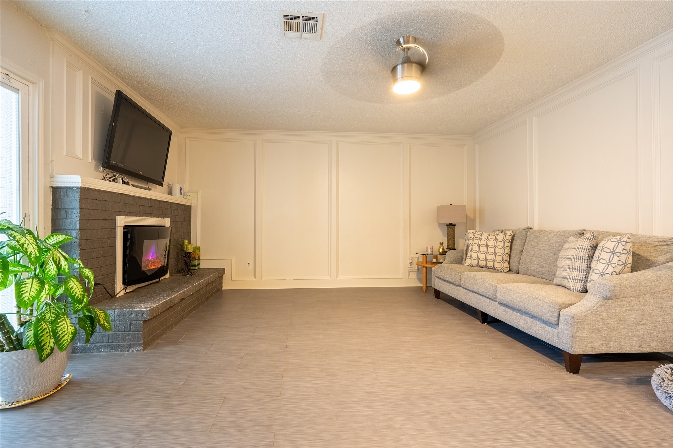 5518 Lerwick Dr Property Photo 8