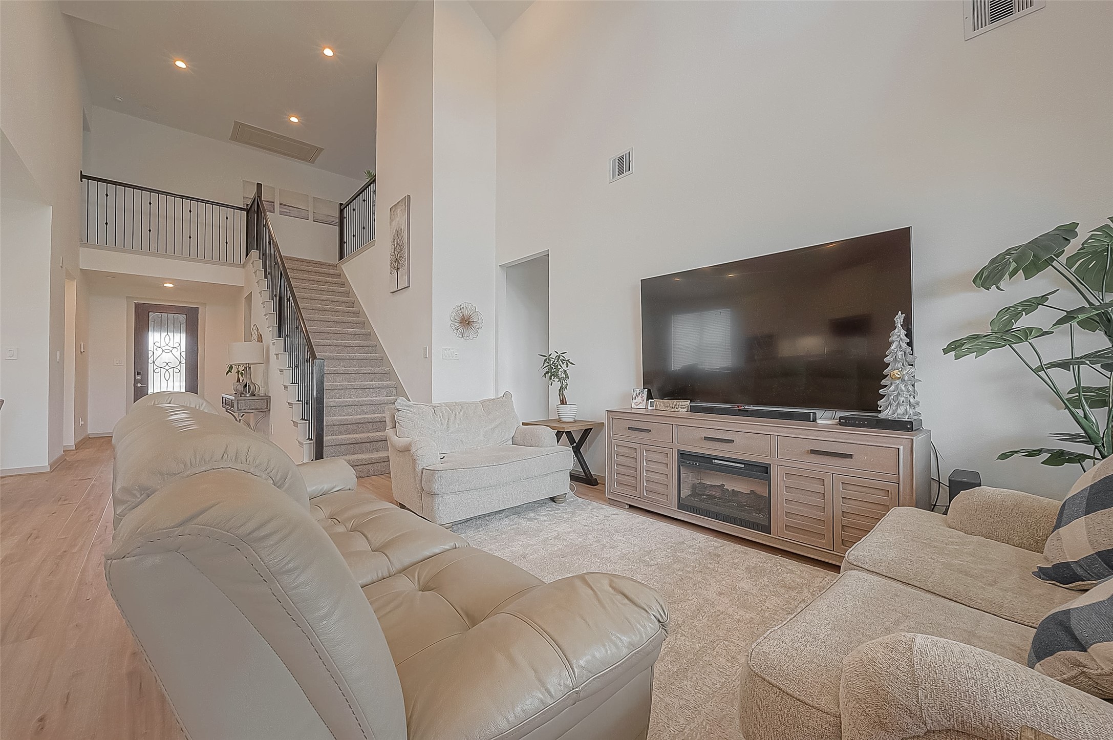 29407 Red Rocks Park Drive Property Photo 9