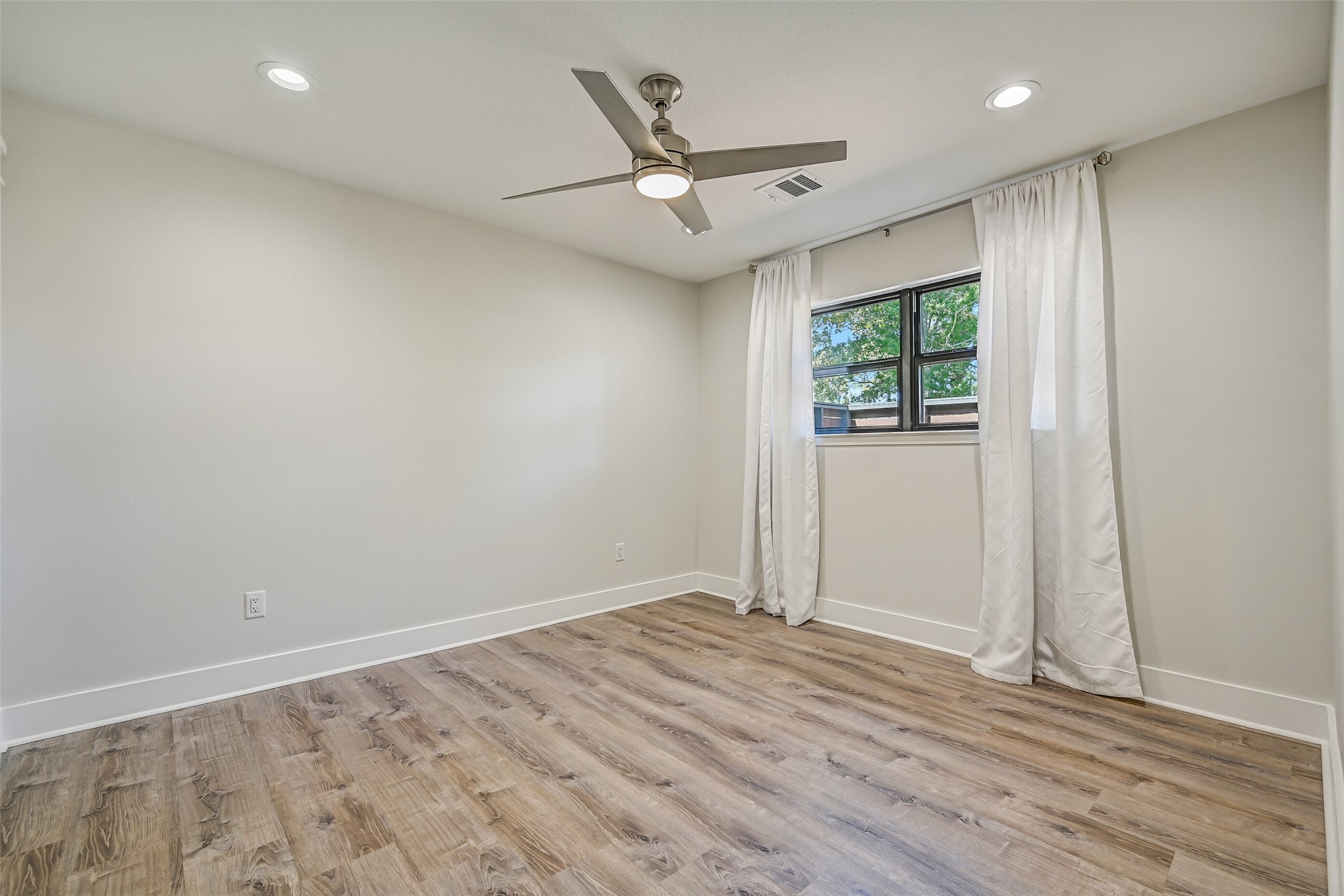 921 Falling Leaf Drive Property Photo 33