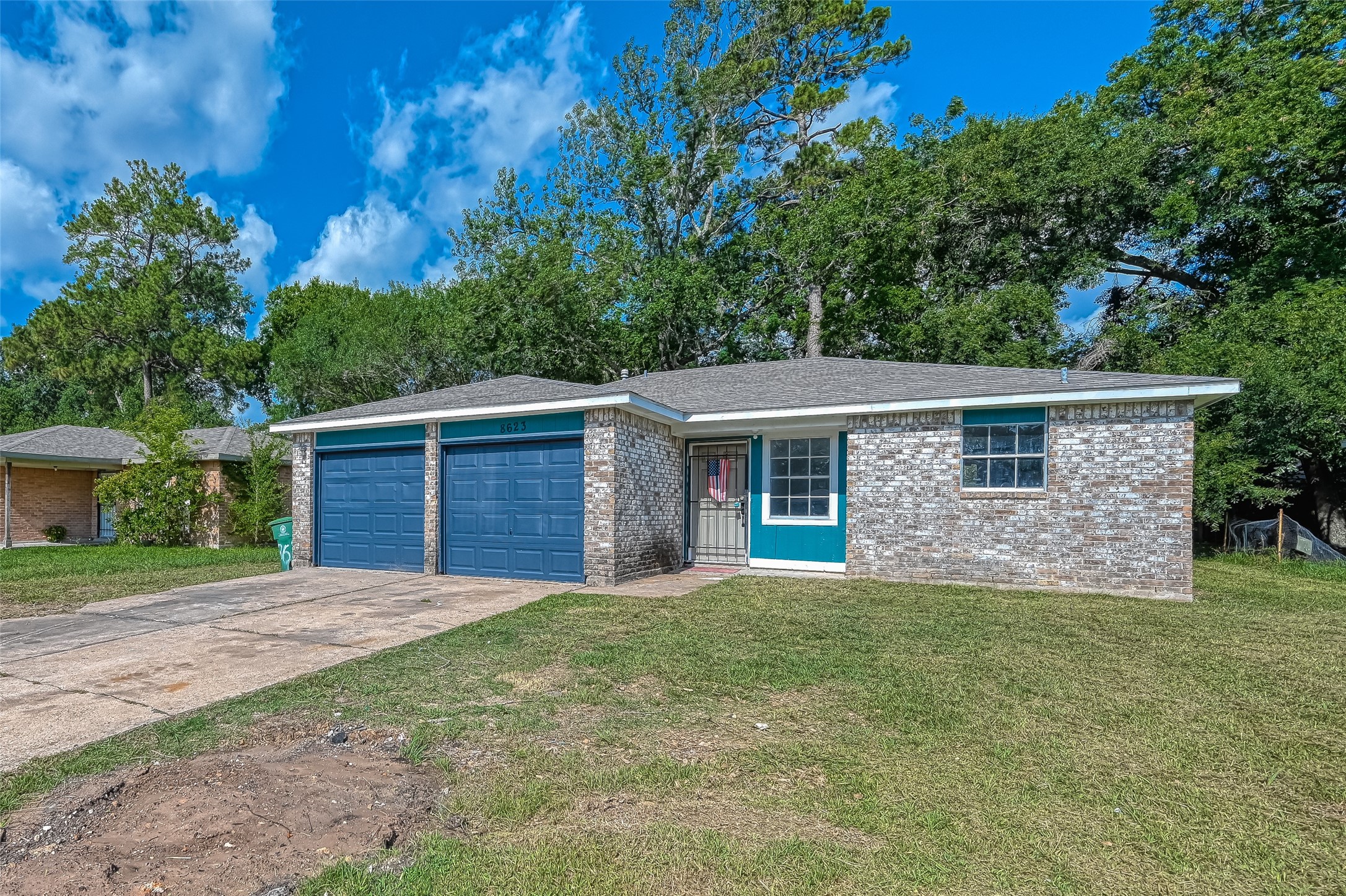 8623 Valley Forest Drive Property Photo 4