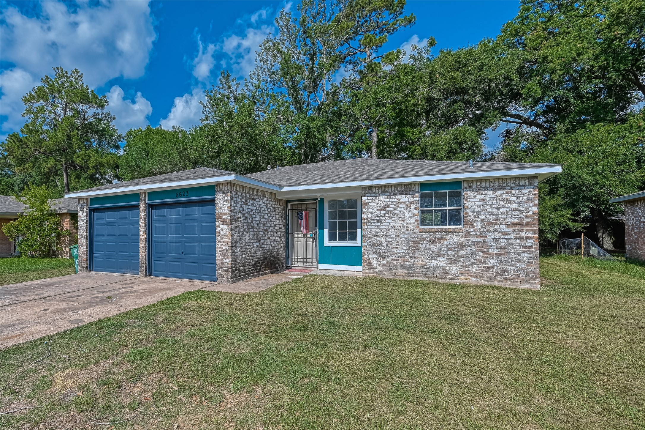 8623 Valley Forest Drive Property Photo 5