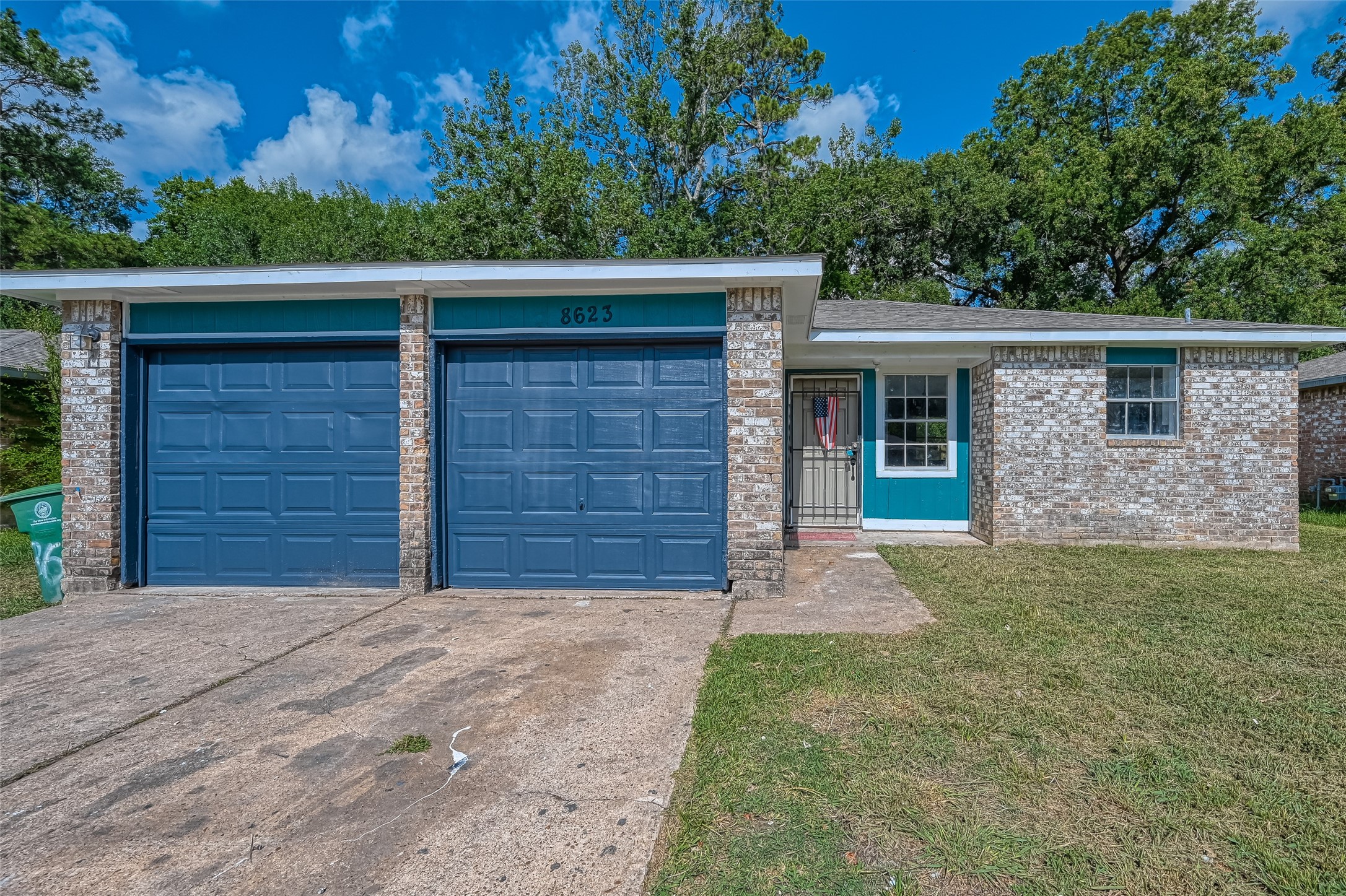 8623 Valley Forest Drive Property Photo 6