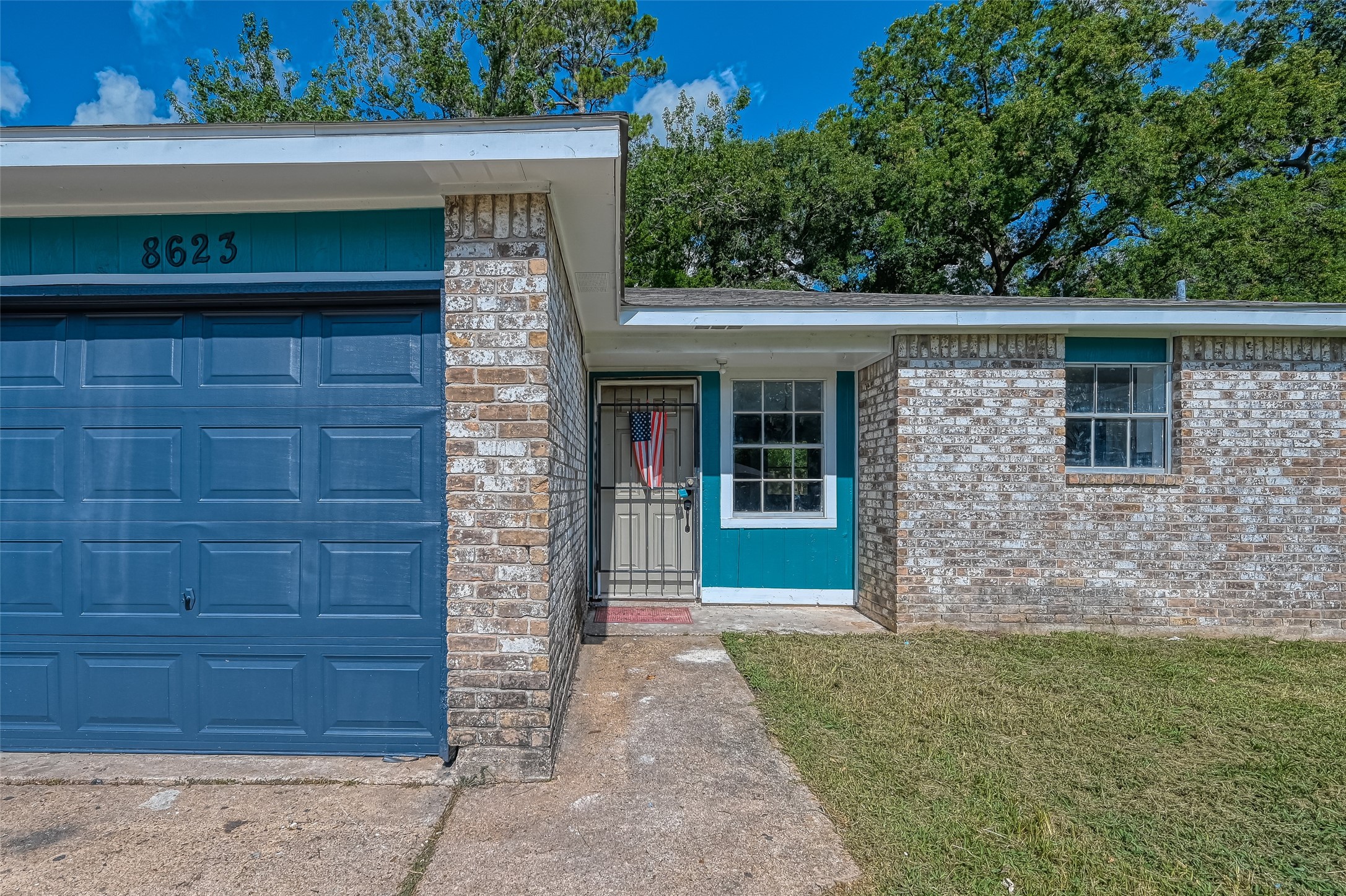 8623 Valley Forest Drive Property Photo 7