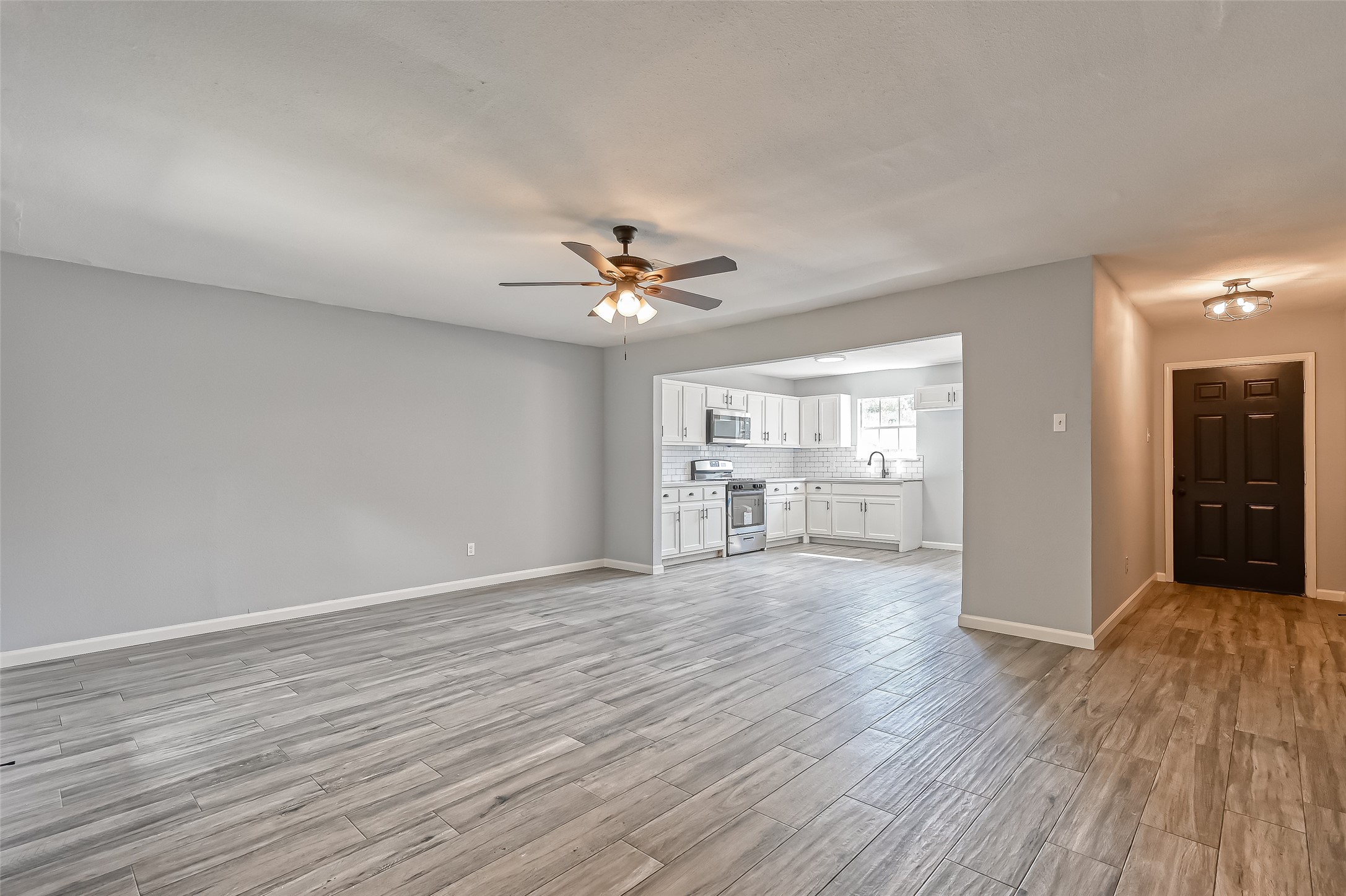8623 Valley Forest Drive Property Photo 9