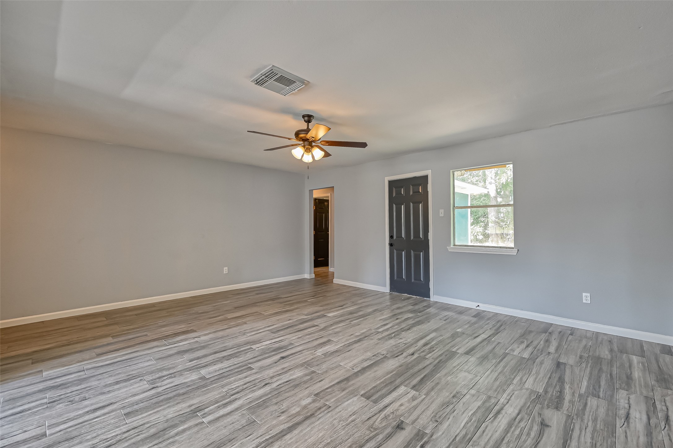 8623 Valley Forest Drive Property Photo 11