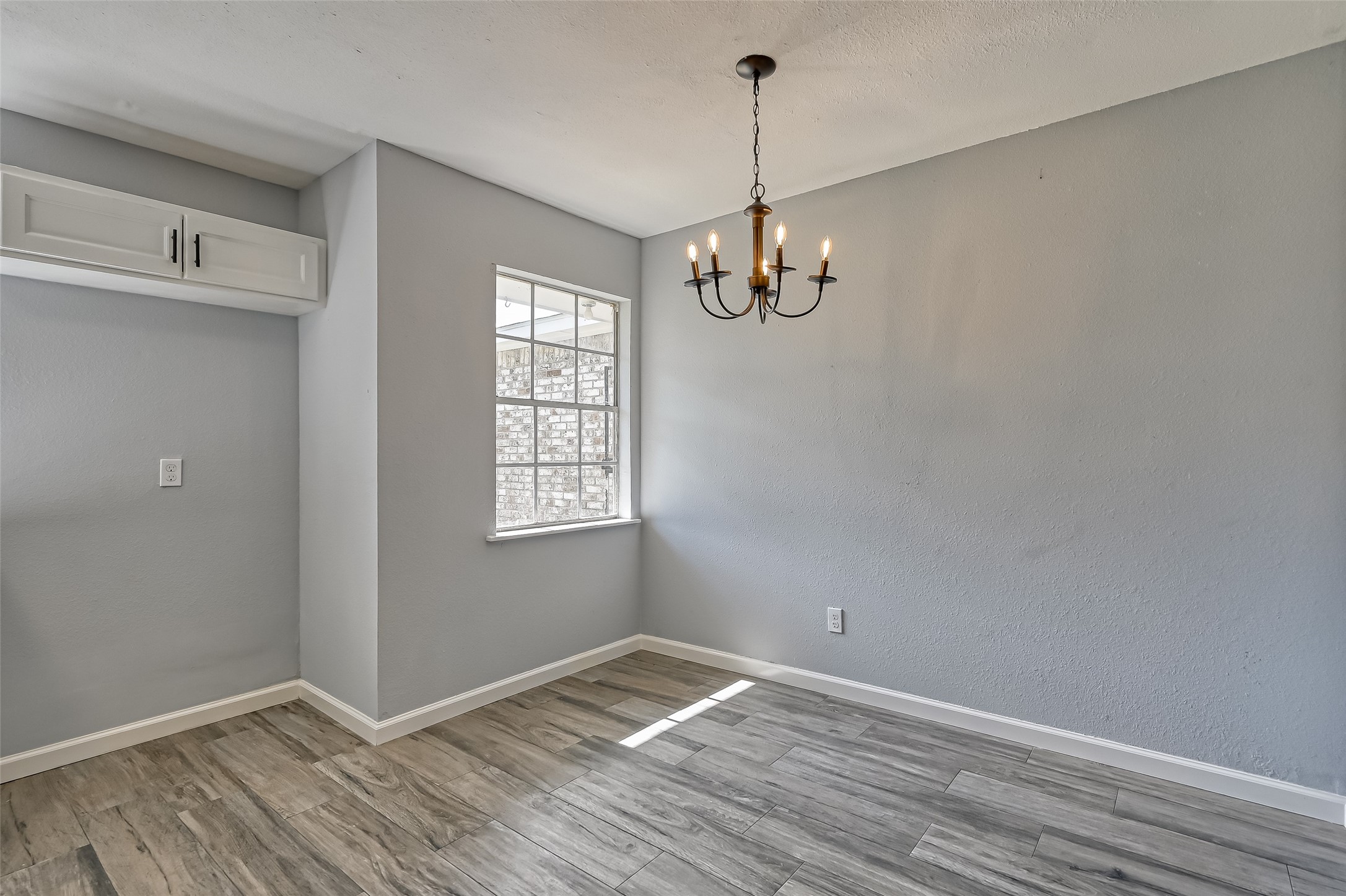 8623 Valley Forest Drive Property Photo 13