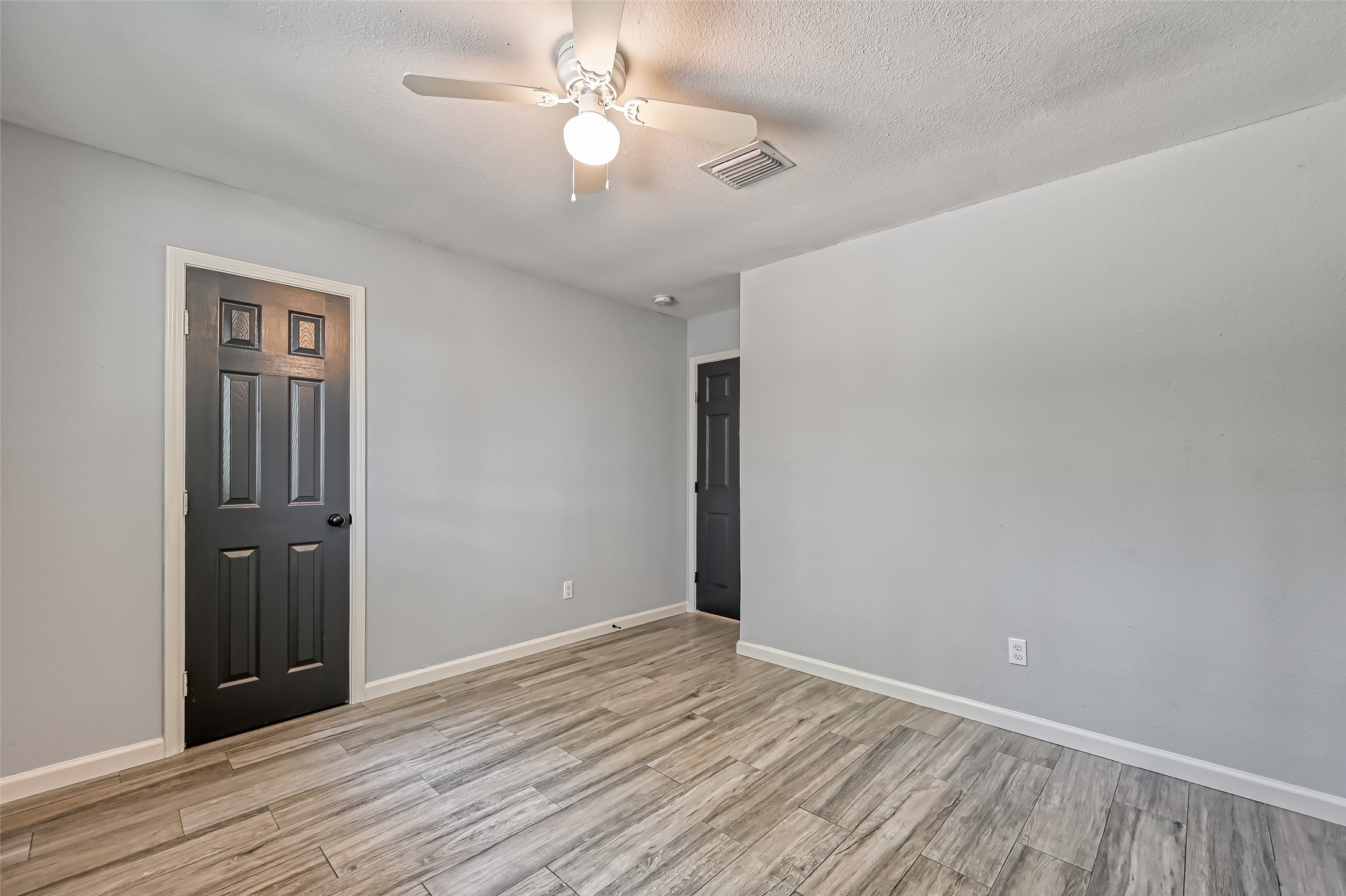 8623 Valley Forest Drive Property Photo 23