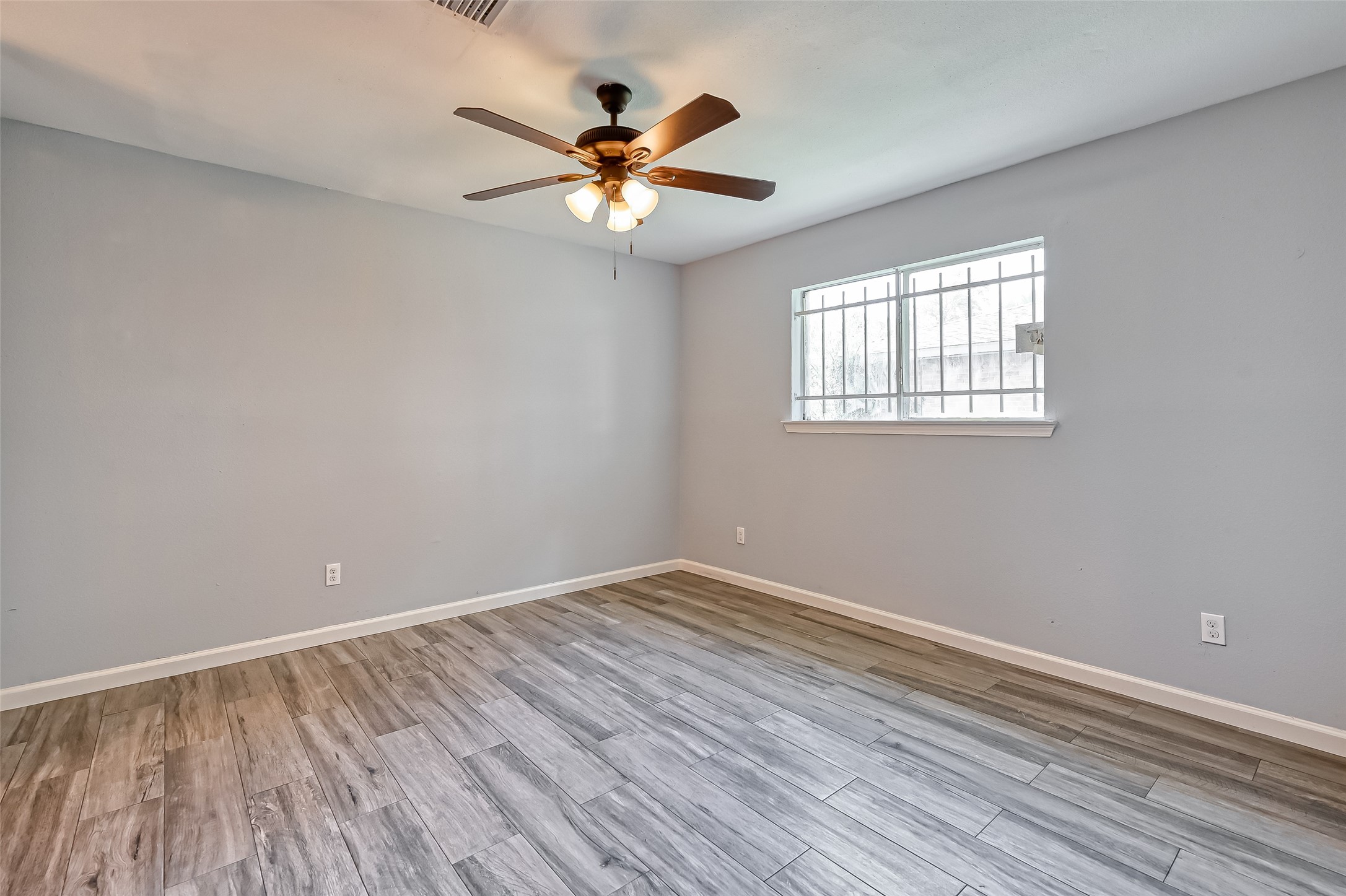 8623 Valley Forest Drive Property Photo 24