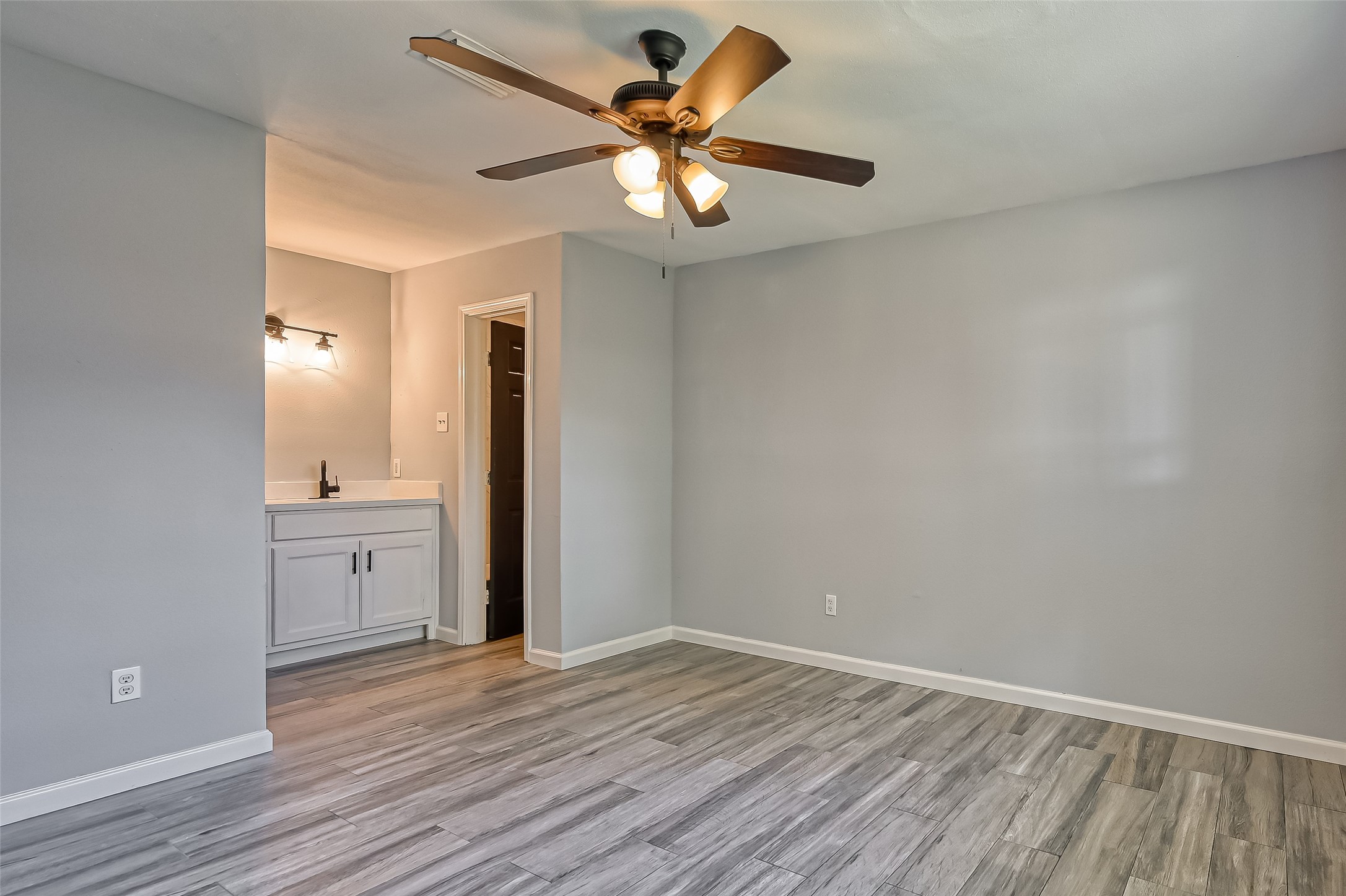 8623 Valley Forest Drive Property Photo 25