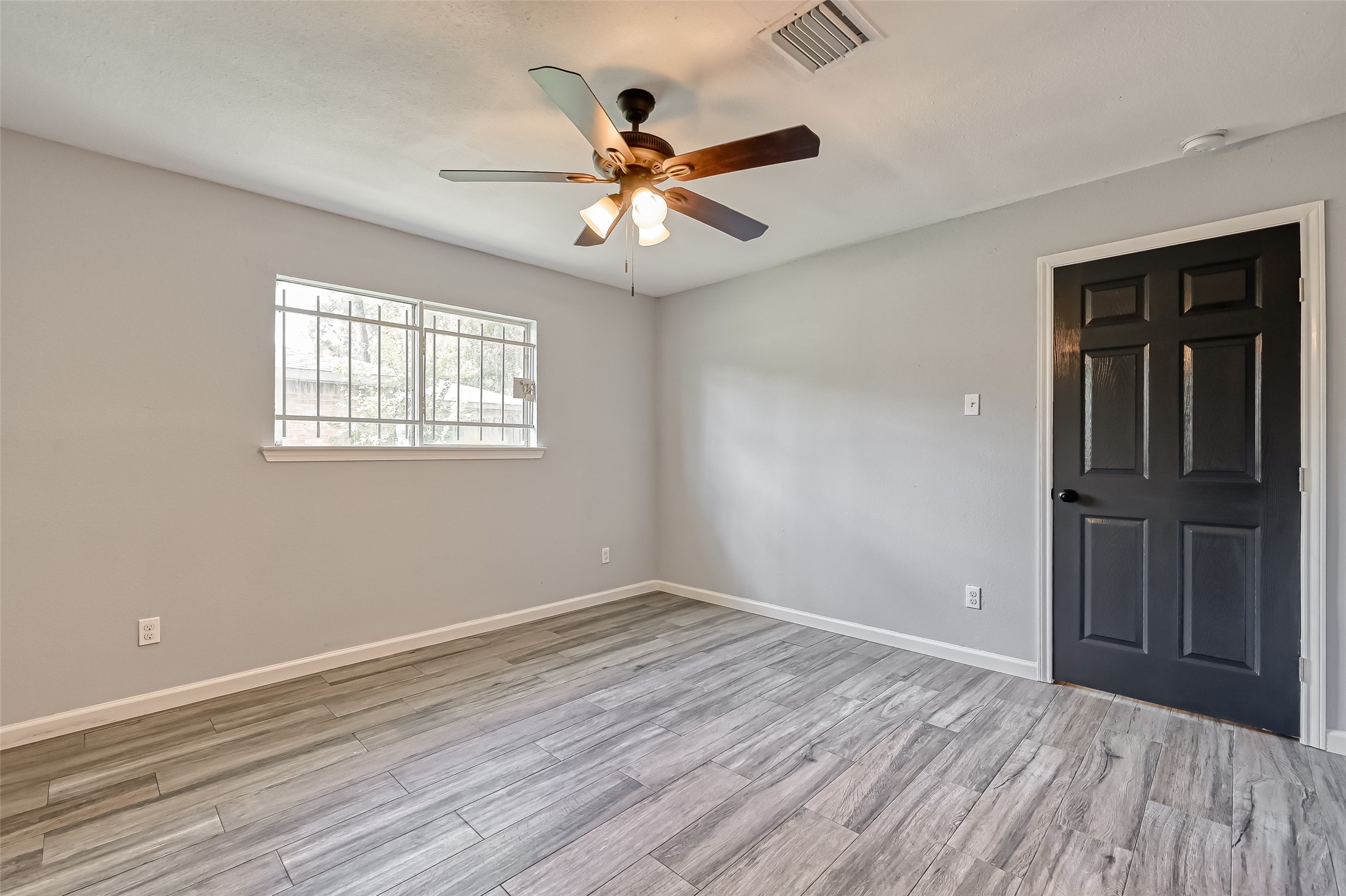 8623 Valley Forest Drive Property Photo 27