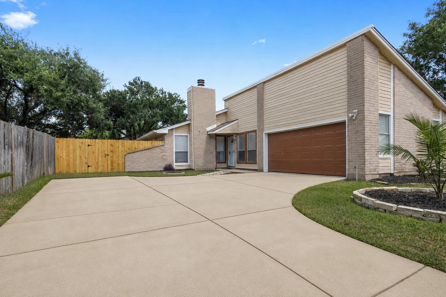 6922 Skyline Park Drive Property Photo 1