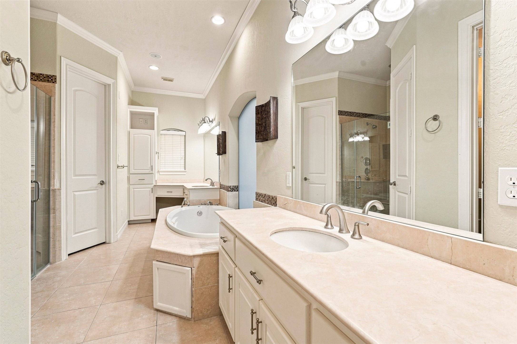 1726 Parklake Village Property Photo 7