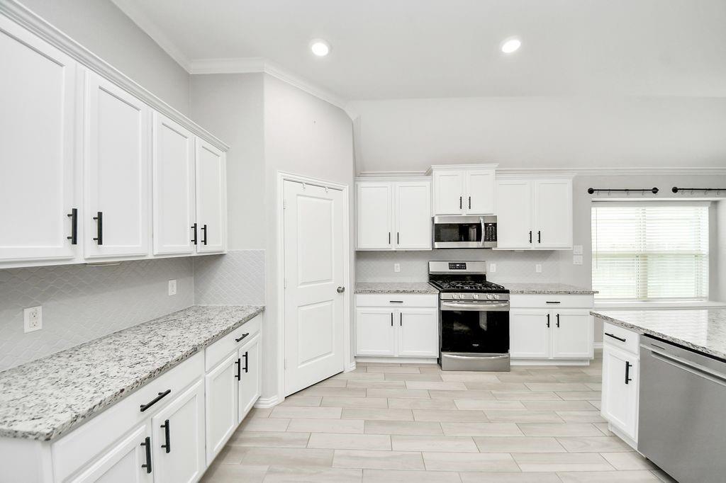 9003 Stanley Oak Drive Property Photo 13
