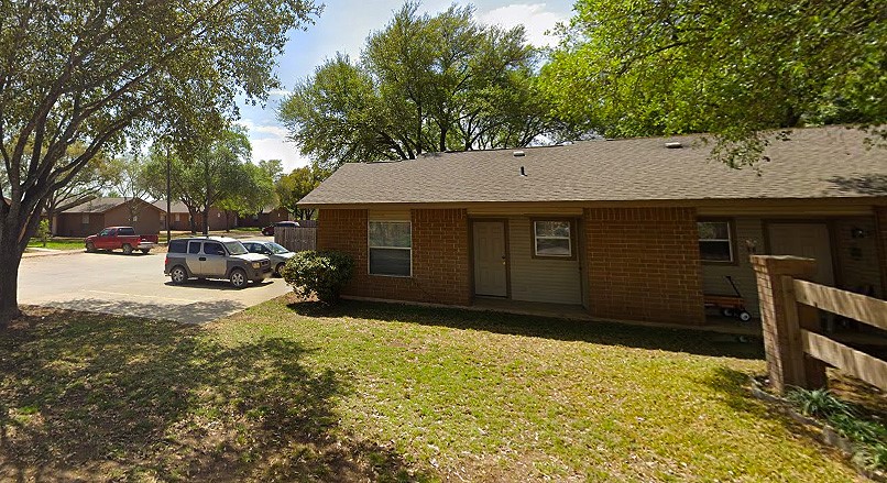 606 E Kennedy Ave Property Photo 3