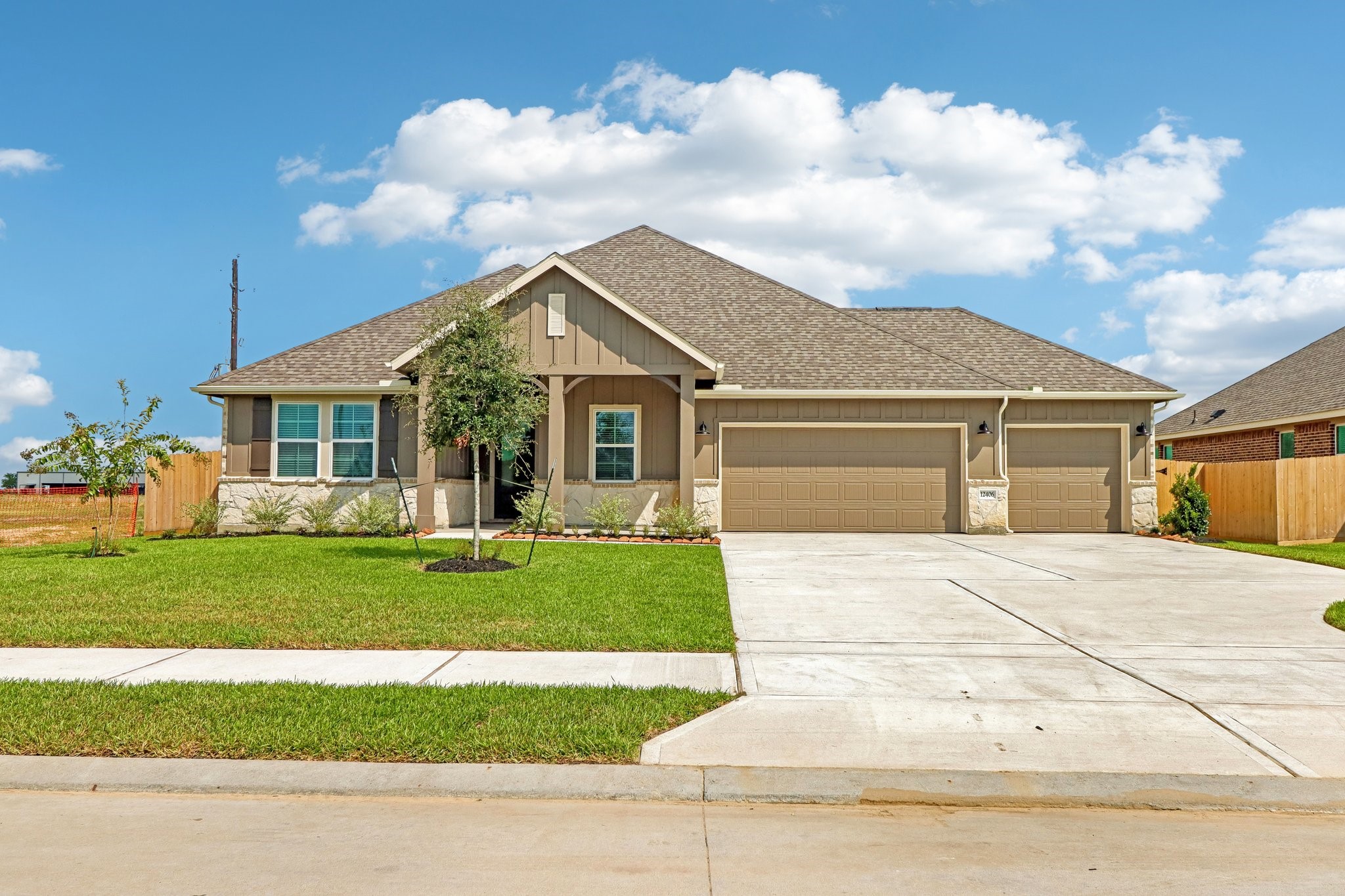 12406 Old Fashion Circle Property Photo 2