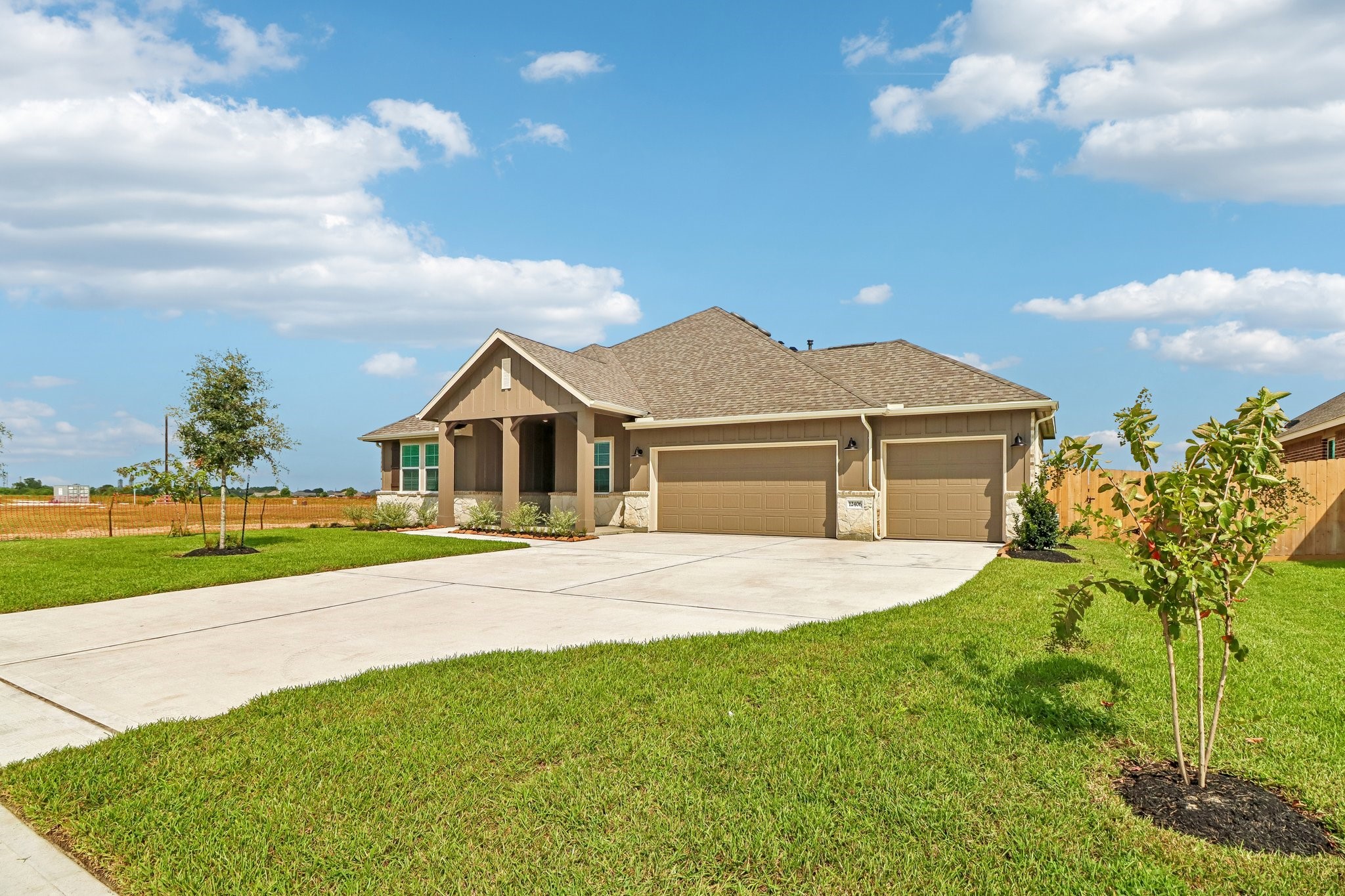 12406 Old Fashion Circle Property Photo 3