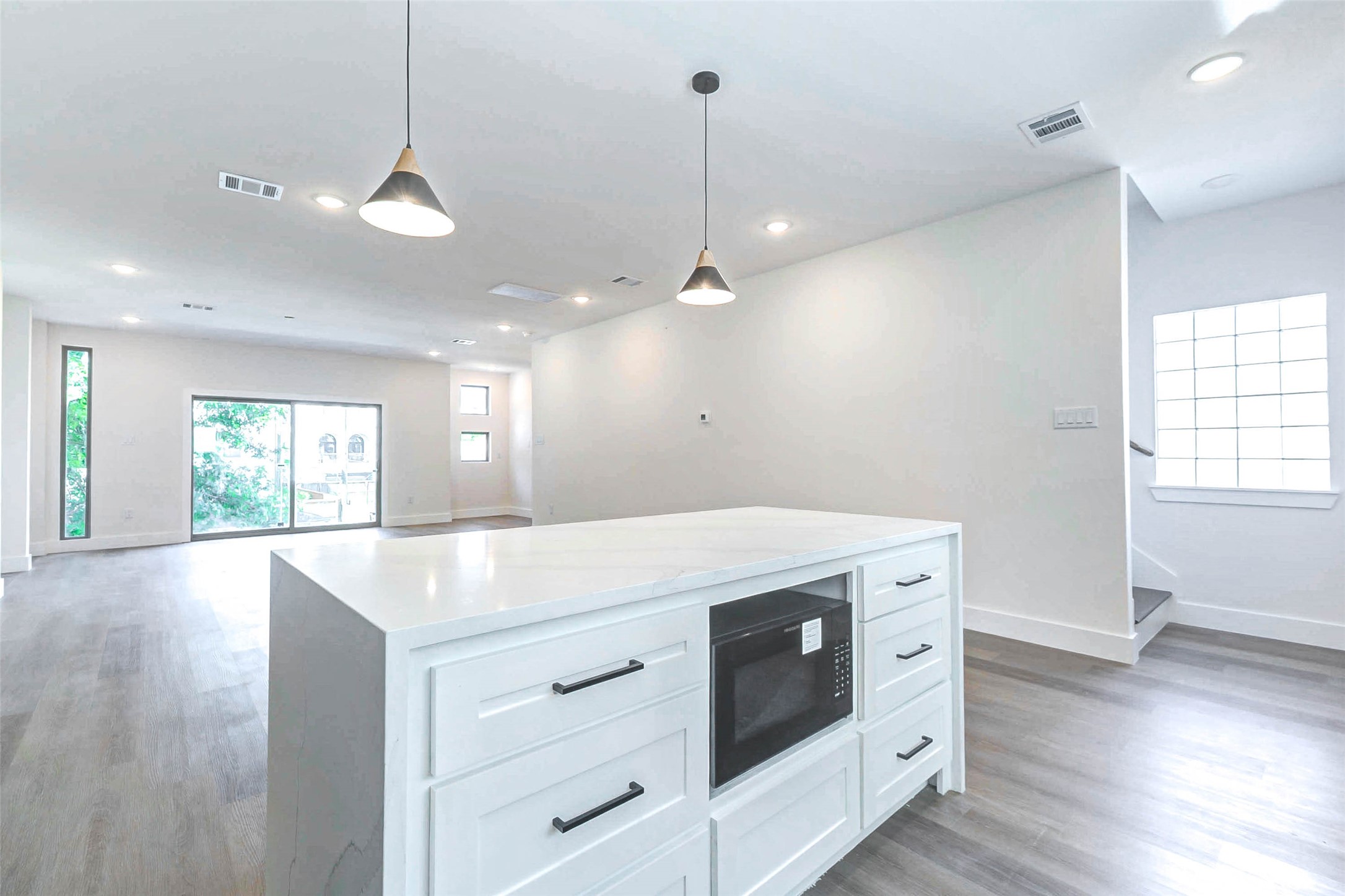 5638 Dolores Street Property Photo 7