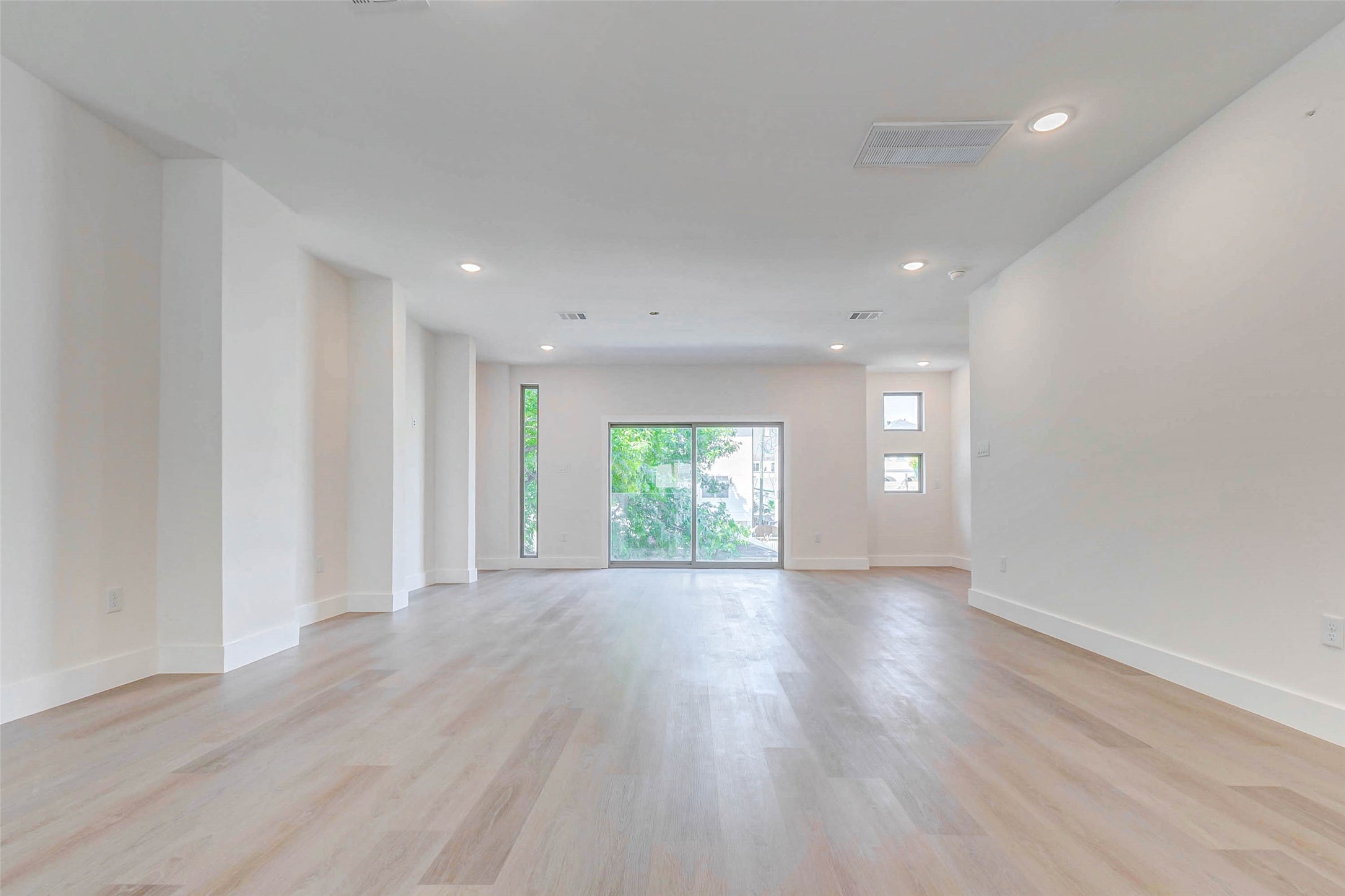 5638 Dolores Street Property Photo 13