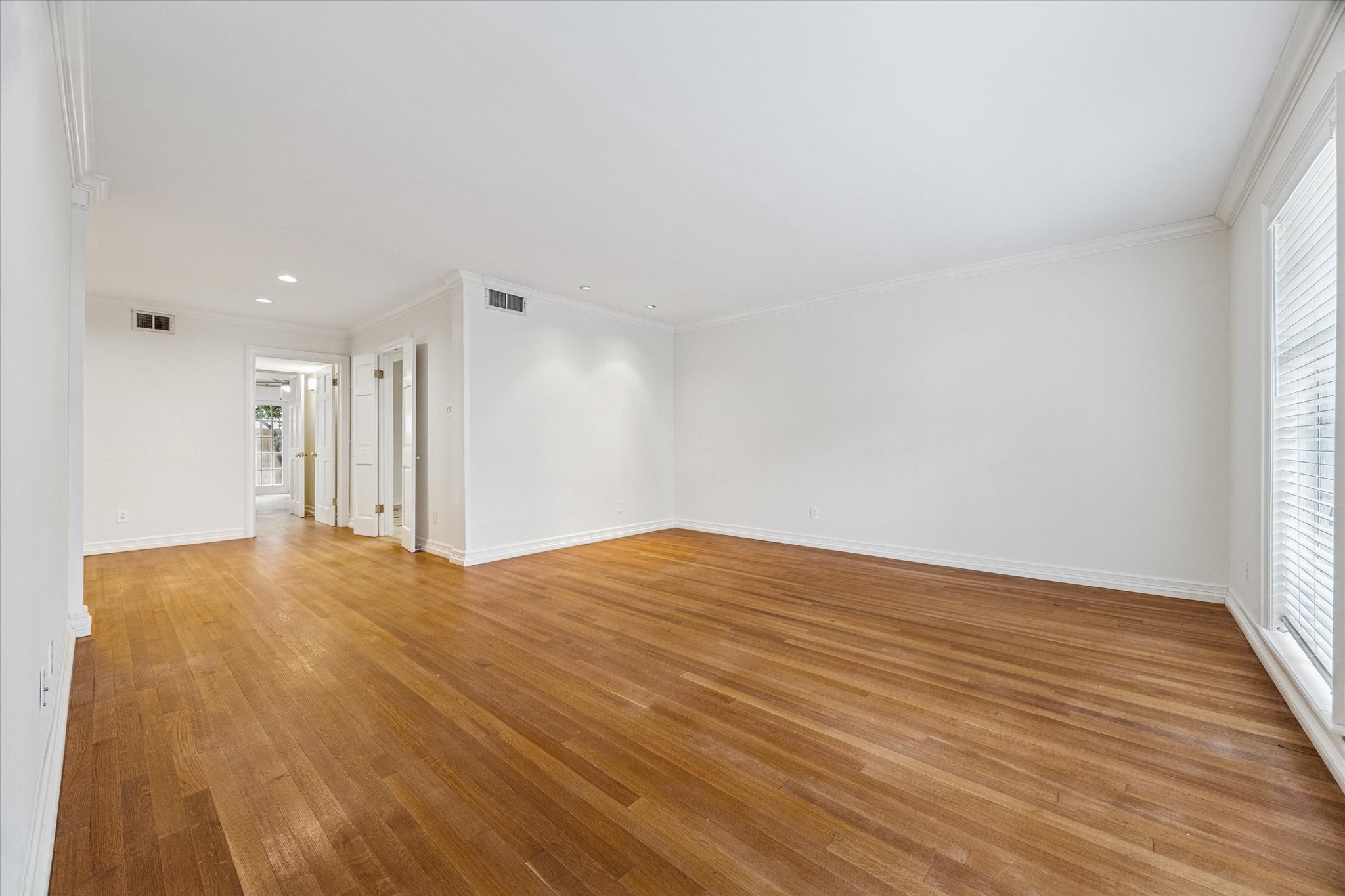 453 N Post Oak Lane Property Photo 2