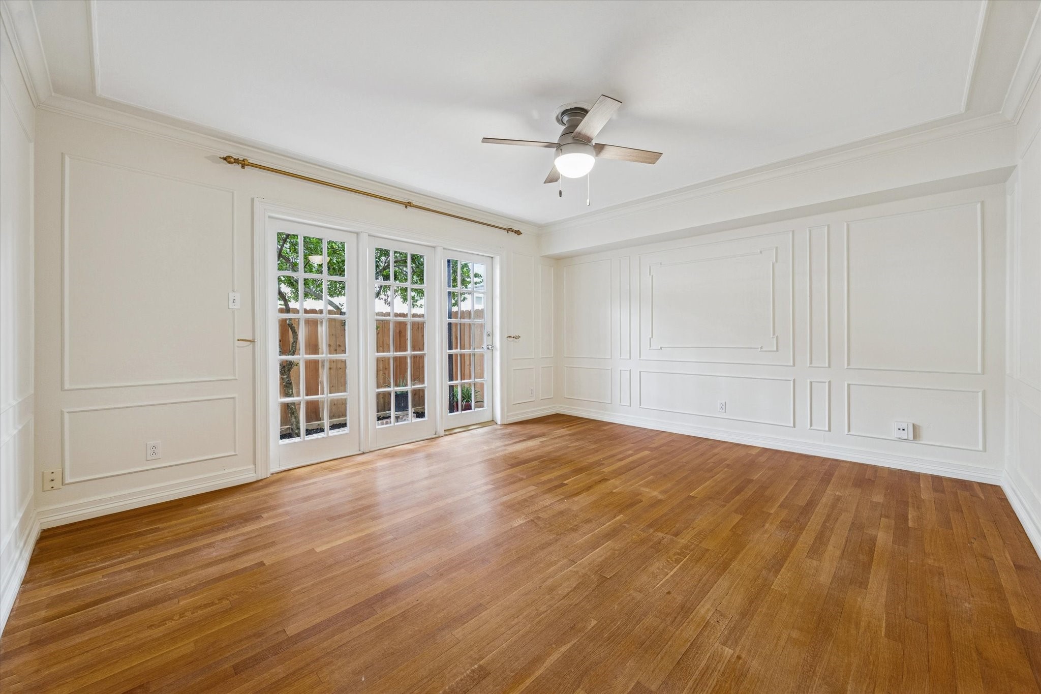453 N Post Oak Lane Property Photo 9