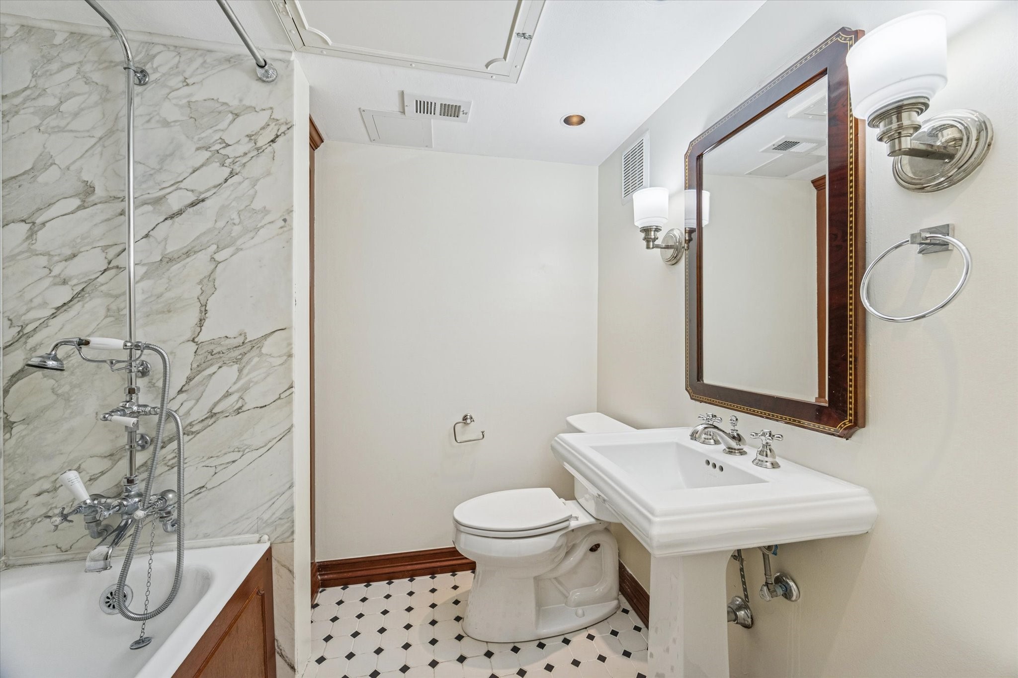 453 N Post Oak Lane Property Photo 10