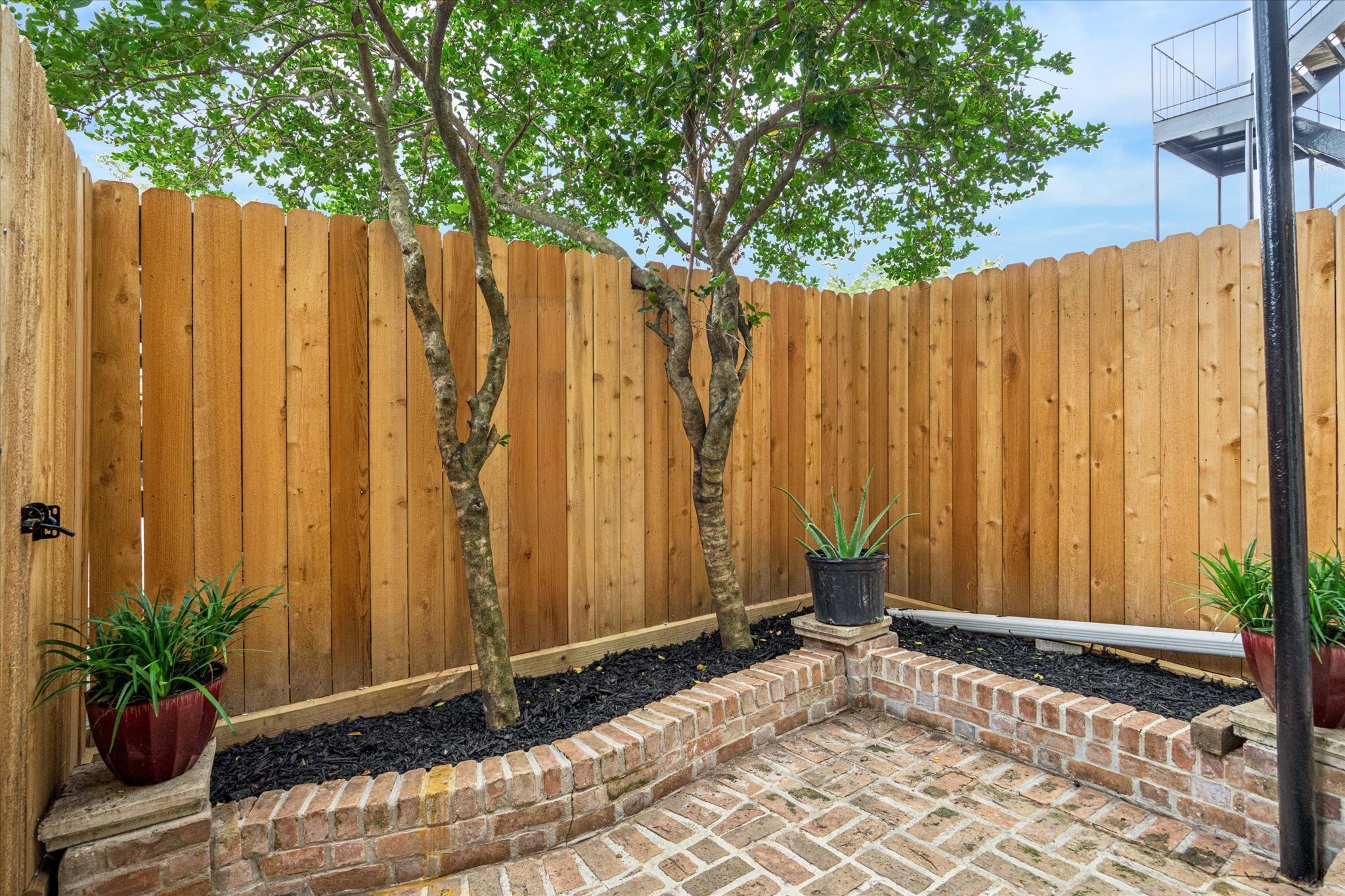 453 N Post Oak Lane Property Photo 12
