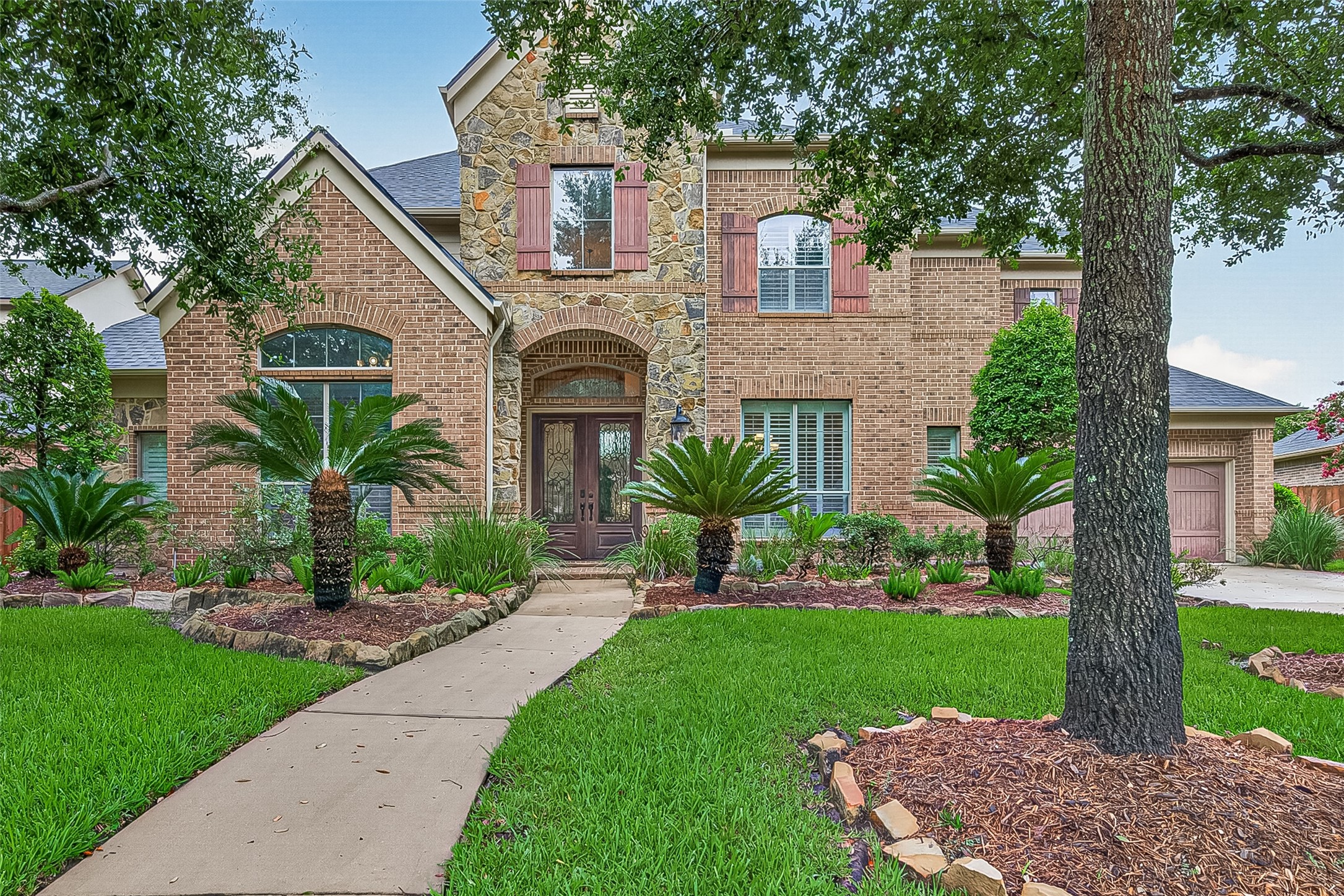 2414 Fairbreeze Drive Property Photo 2