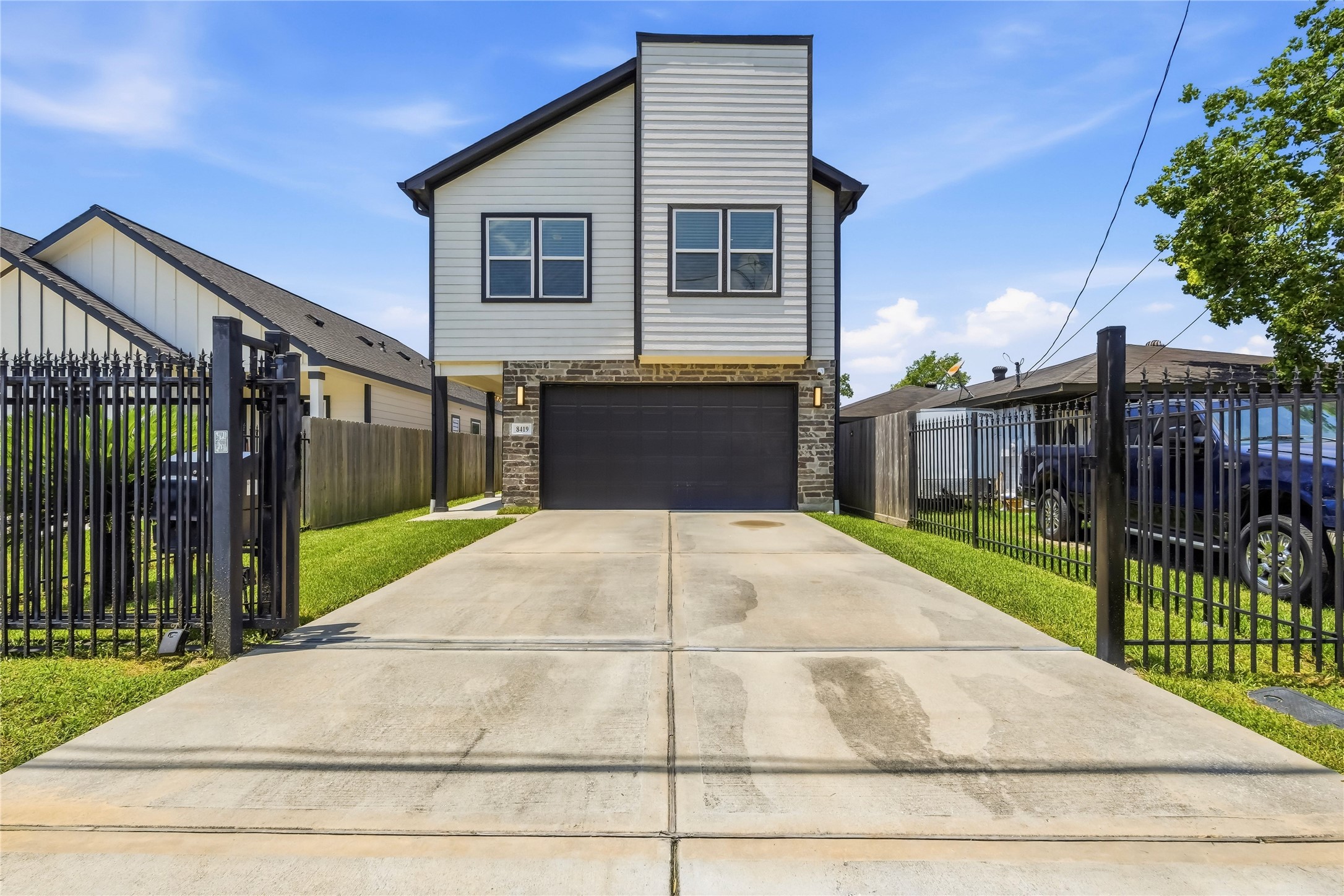 8419 Observatory Street Property Photo 1