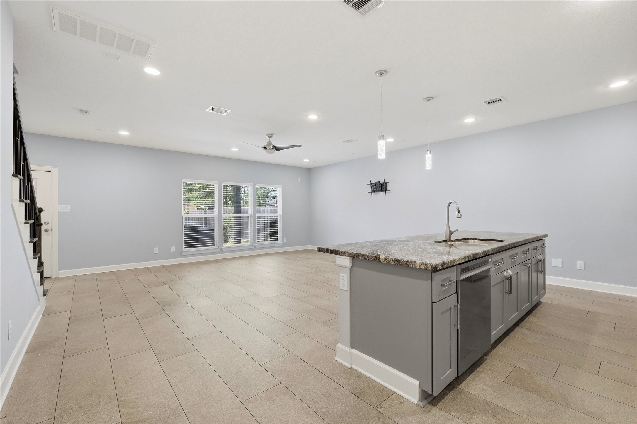 8419 Observatory Street Property Photo 5