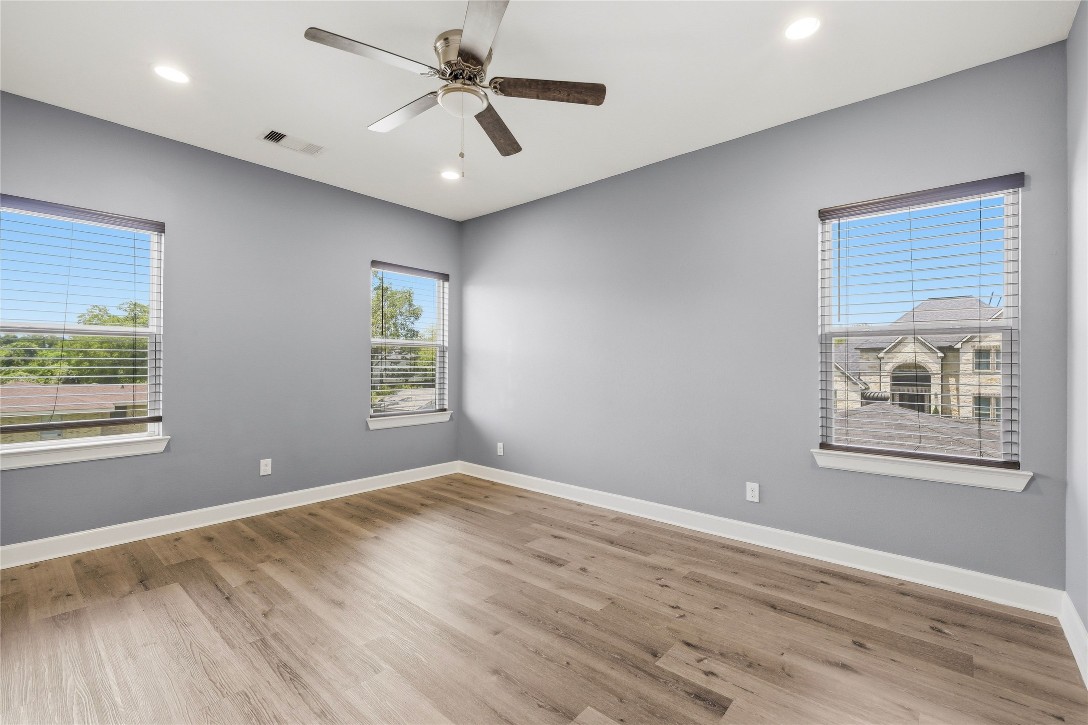 8419 Observatory Street Property Photo 15