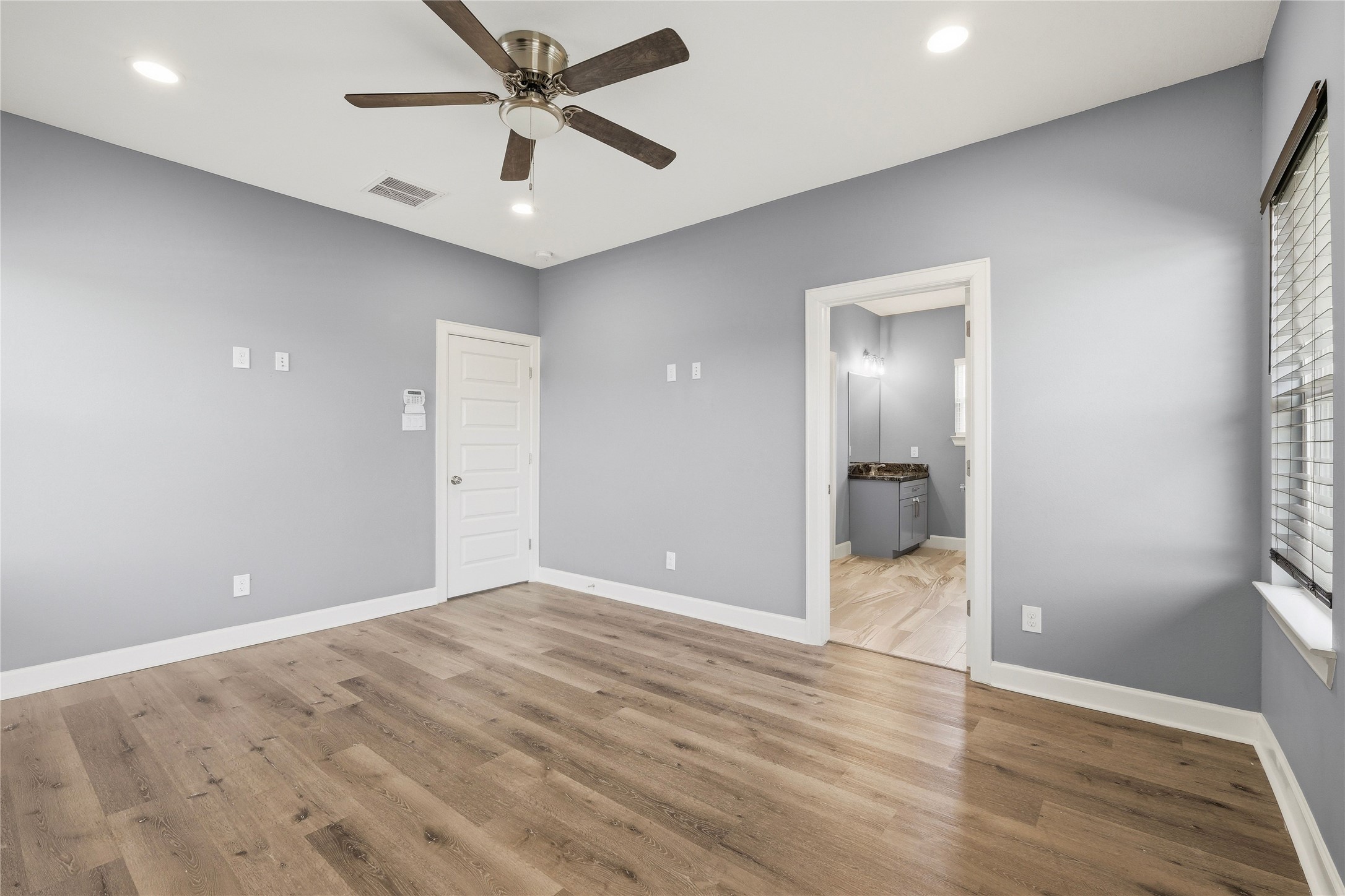 8419 Observatory Street Property Photo 16