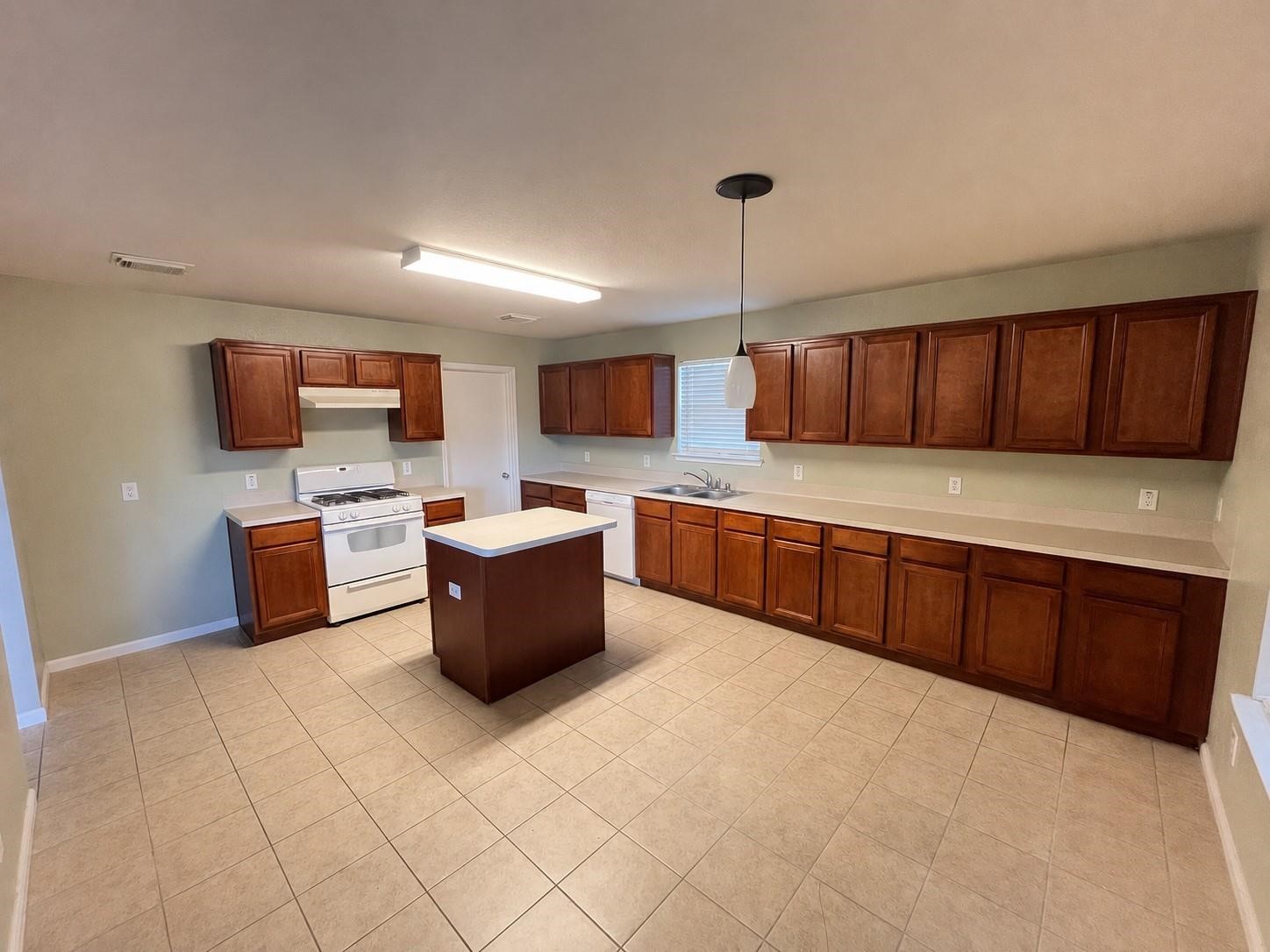 3215 Legends Hill Court Property Photo 5