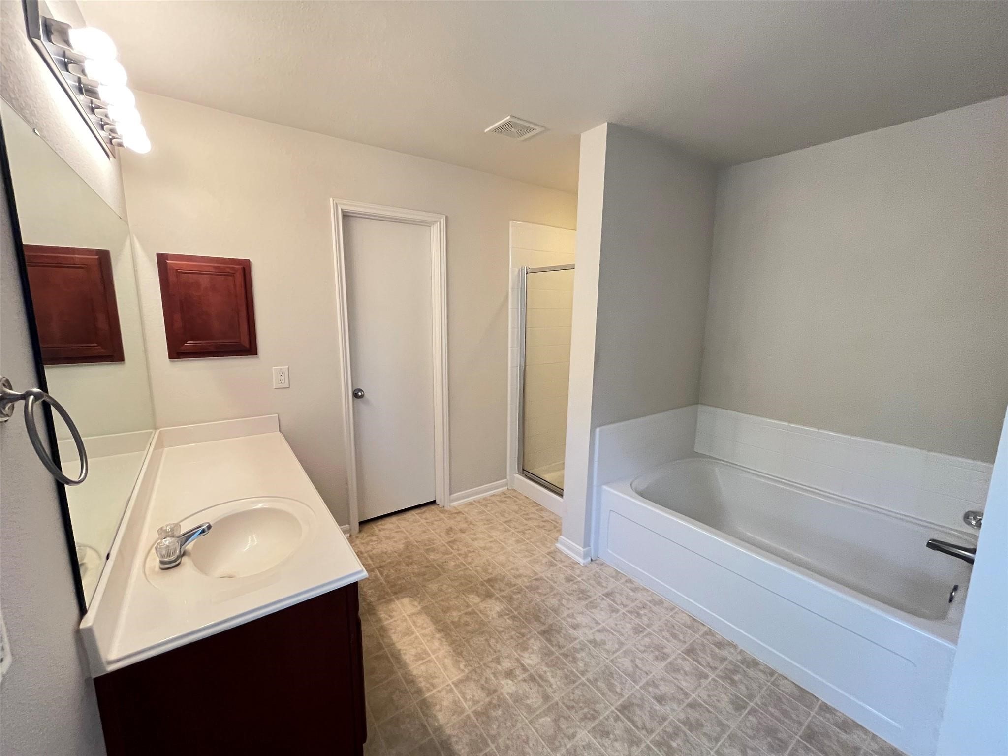 3215 Legends Hill Court Property Photo 11