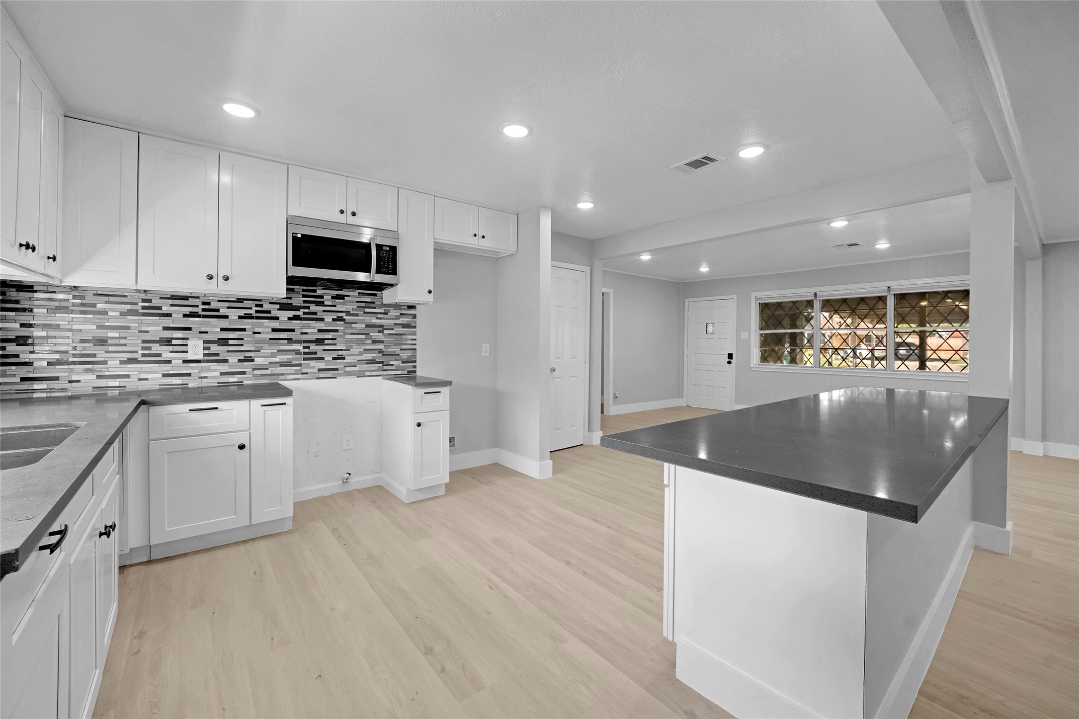 1308 Susan Street Property Photo 2