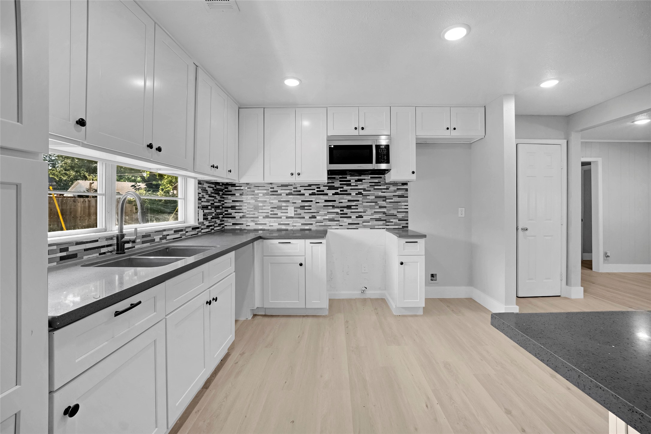 1308 Susan Street Property Photo 3