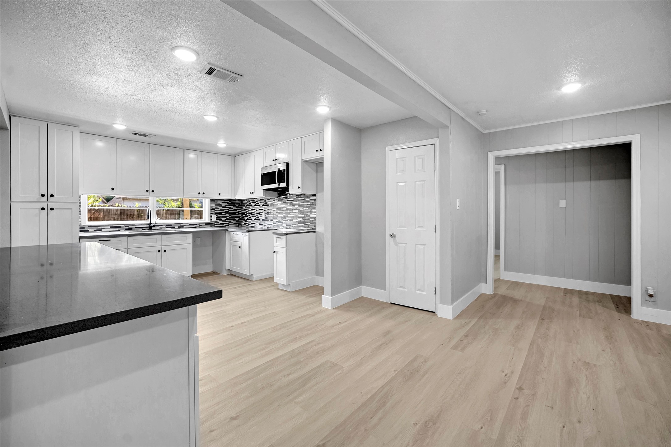 1308 Susan Street Property Photo 5