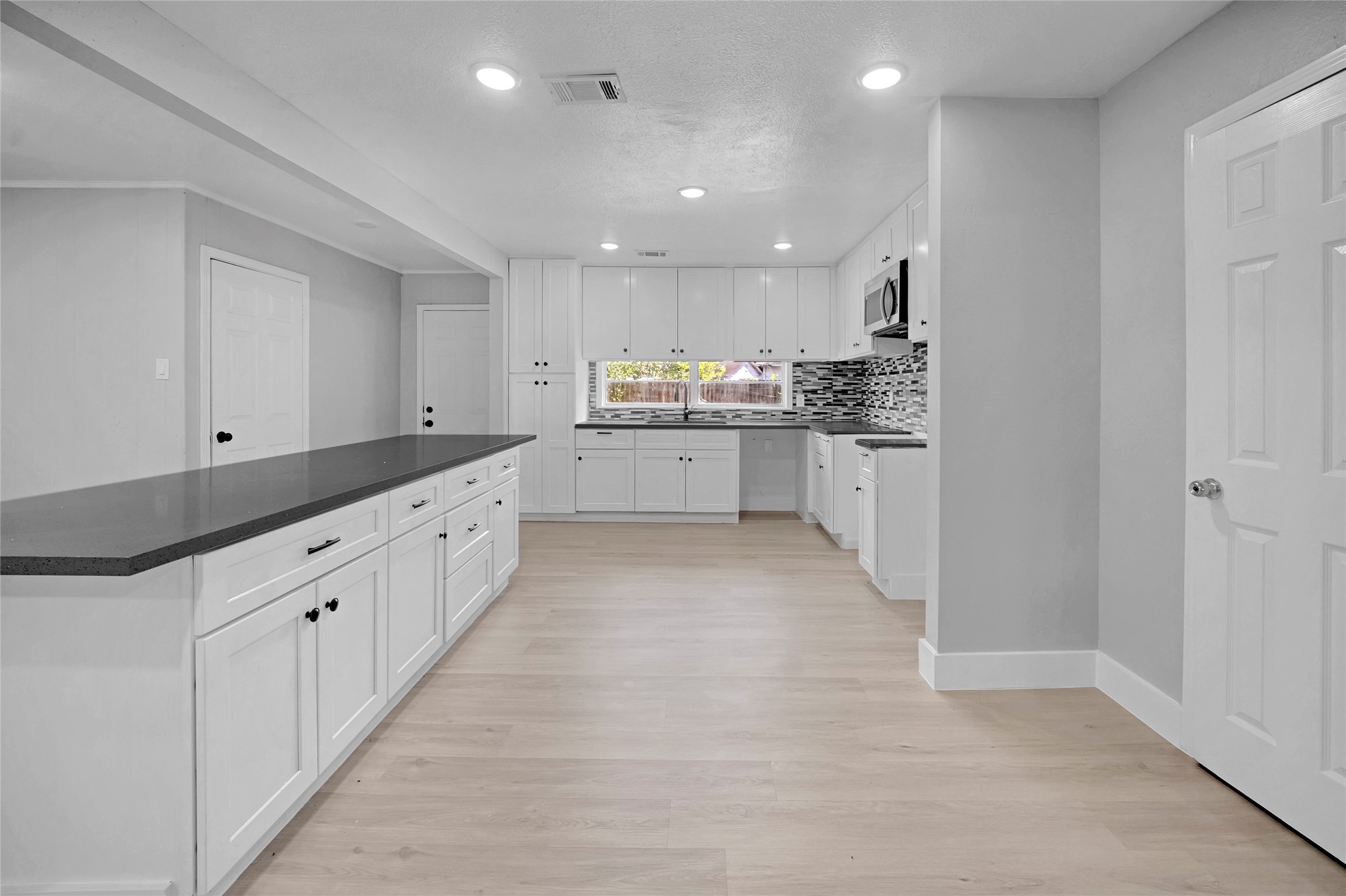1308 Susan Street Property Photo 8