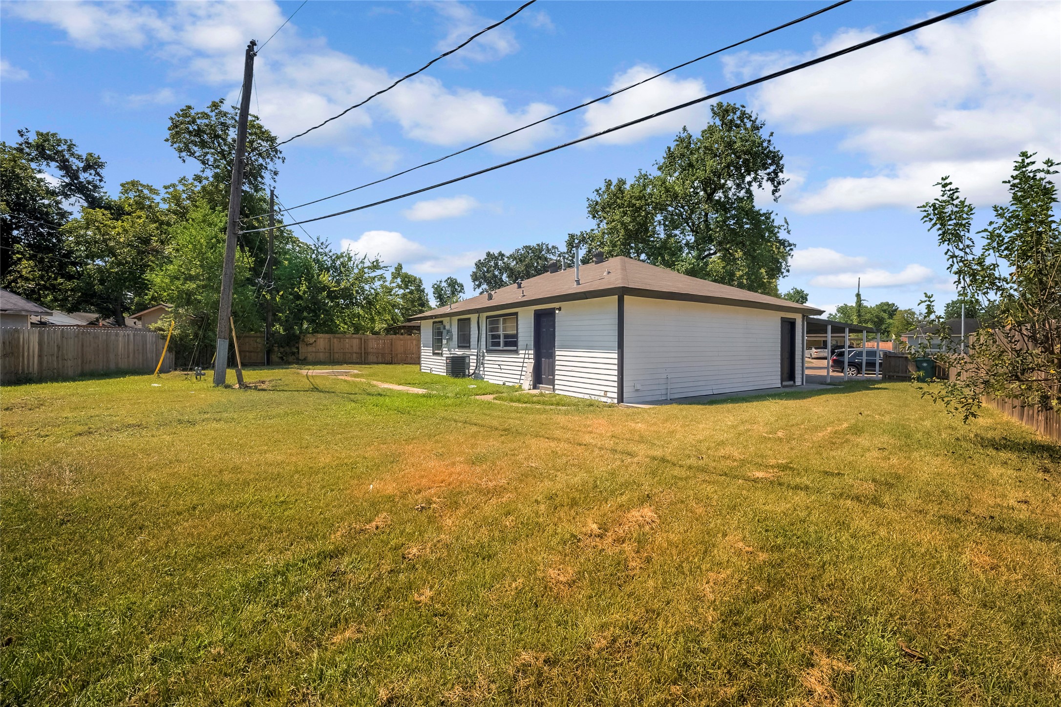 1308 Susan Street Property Photo 9