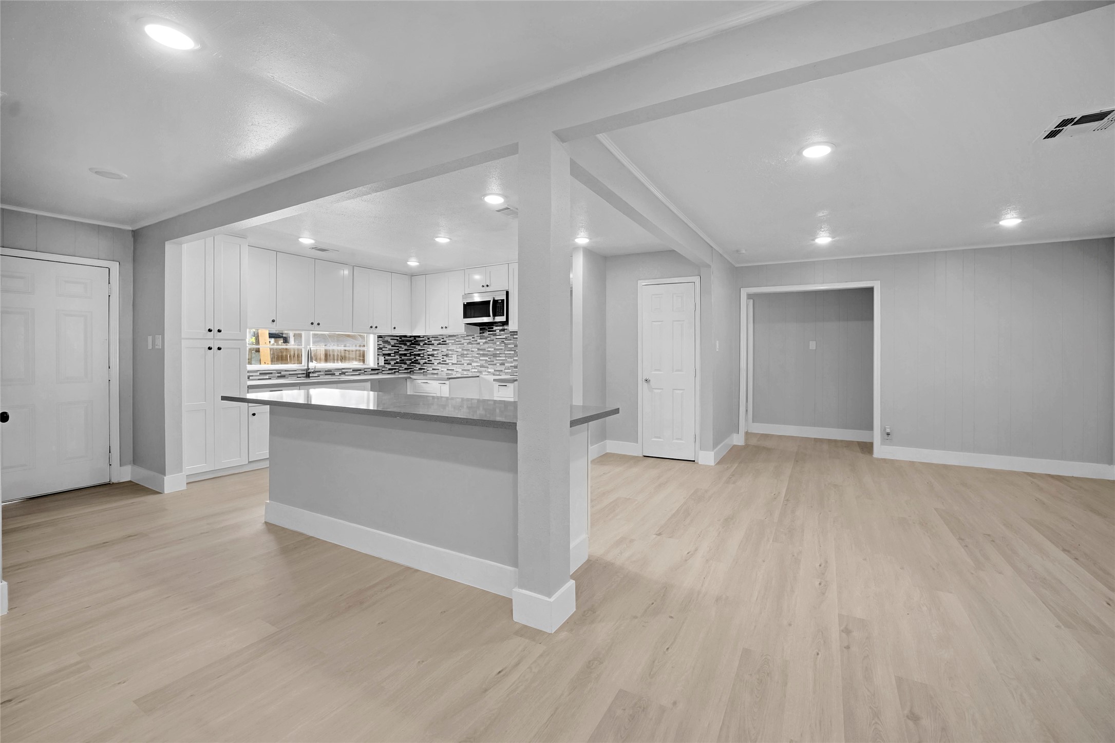 1308 Susan Street Property Photo 10