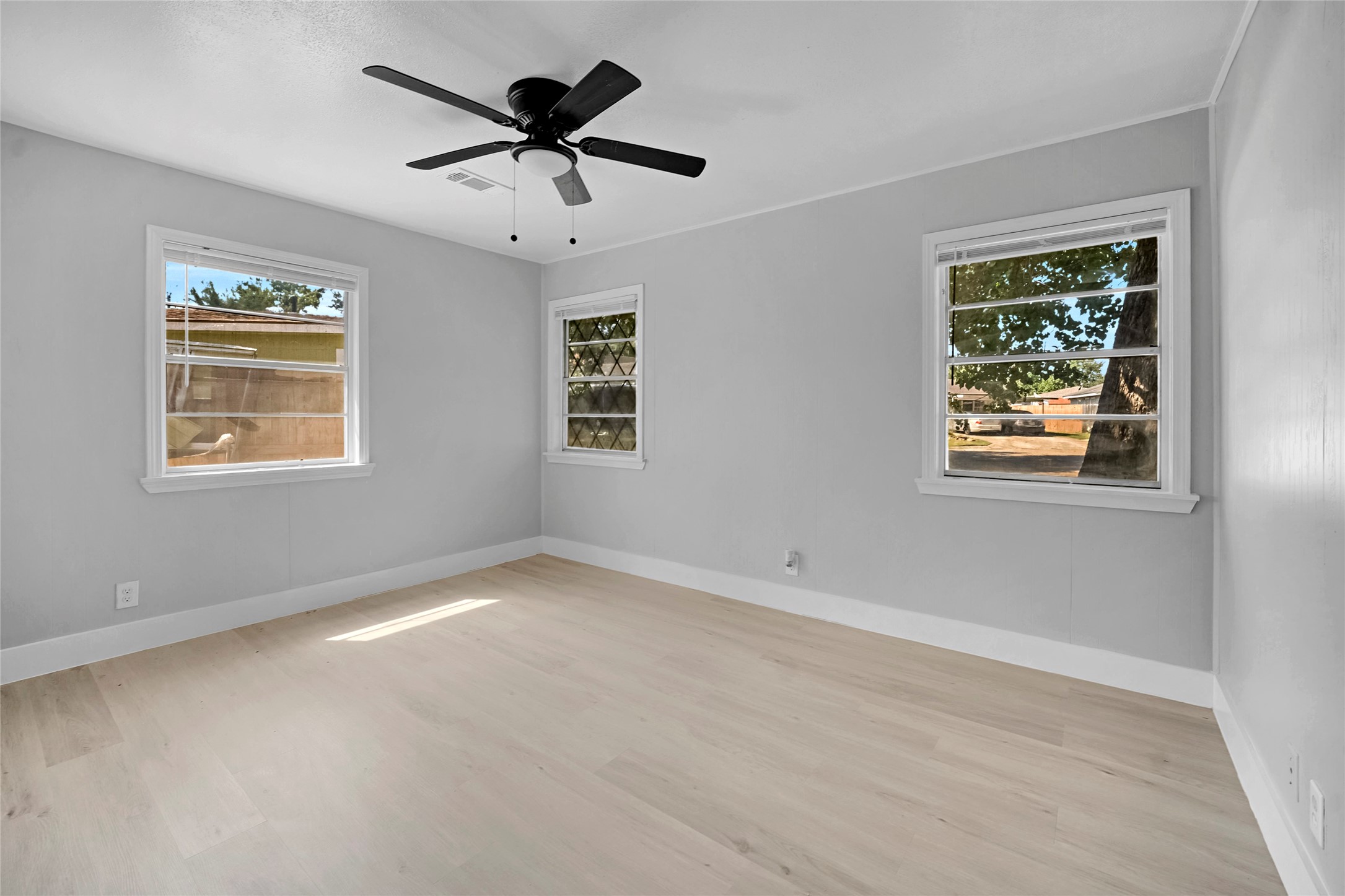 1308 Susan Street Property Photo 15