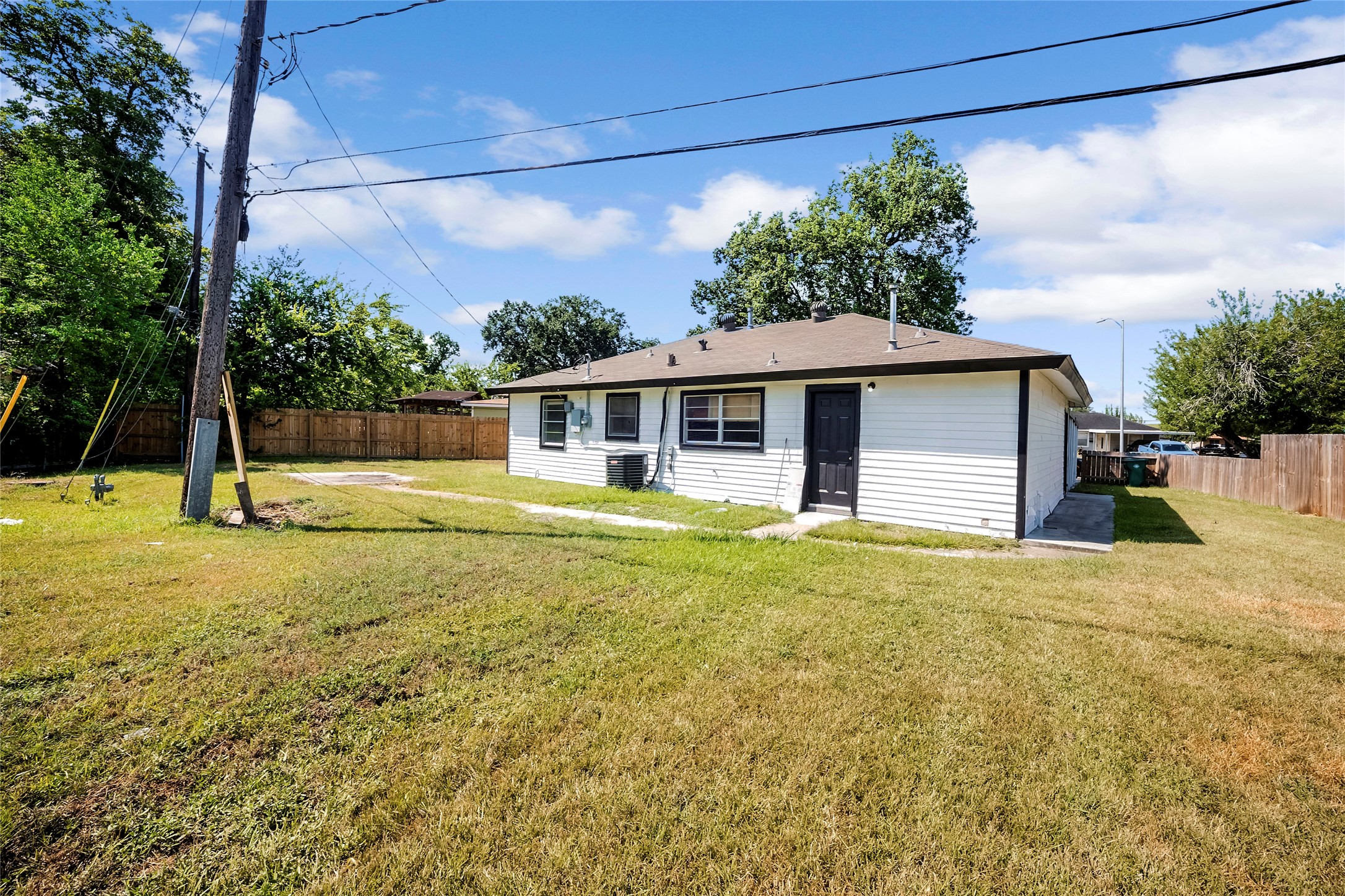 1308 Susan Street Property Photo 17