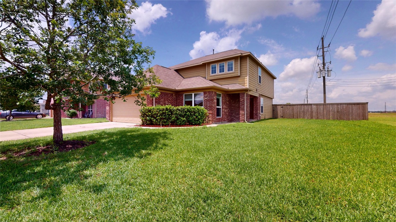 2102 Red Cedar Trail Property Photo 4