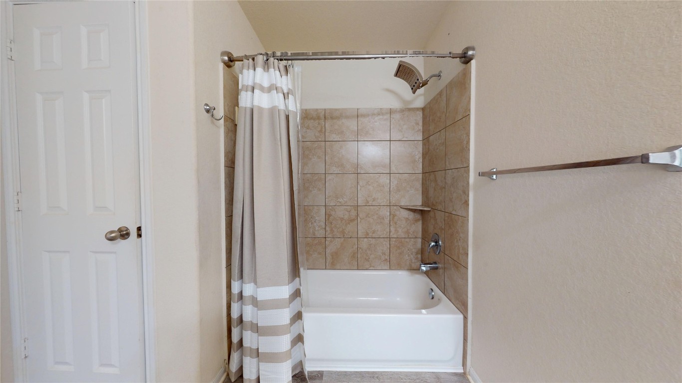 2102 Red Cedar Trail Property Photo 22