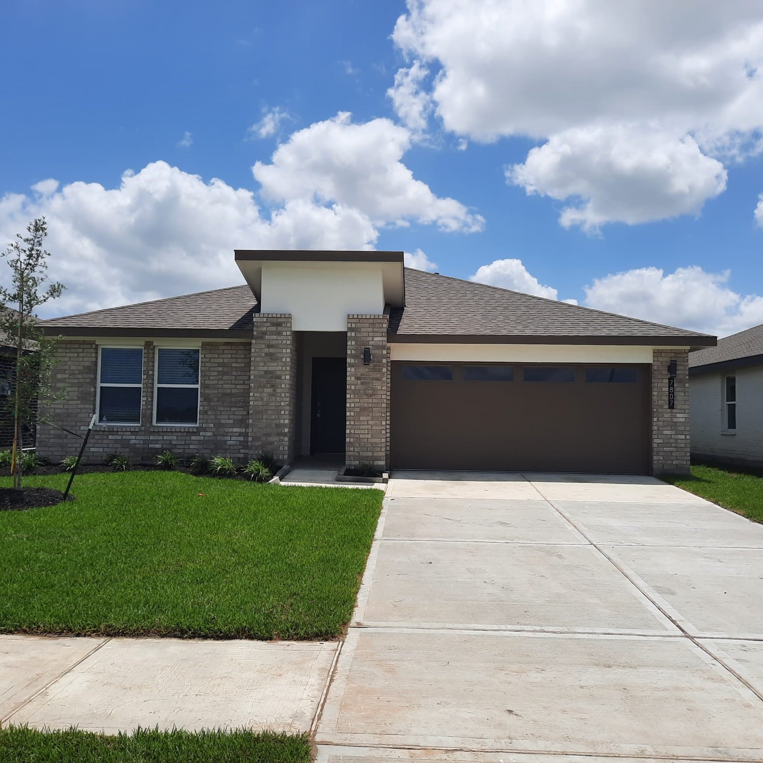 322 Serena Park Lane Property Photo 1