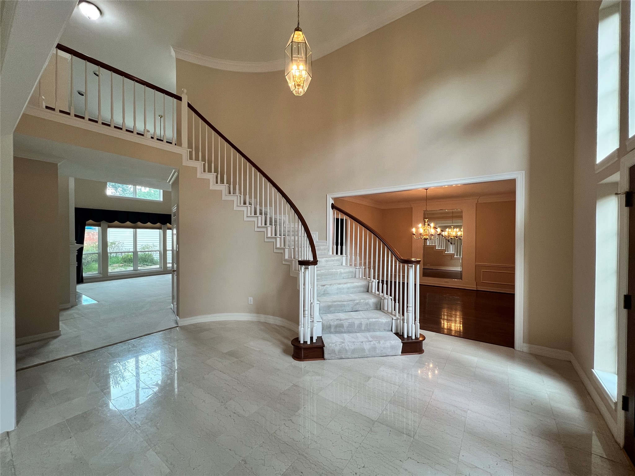 2021 Lauren Lake Drive Property Photo 2