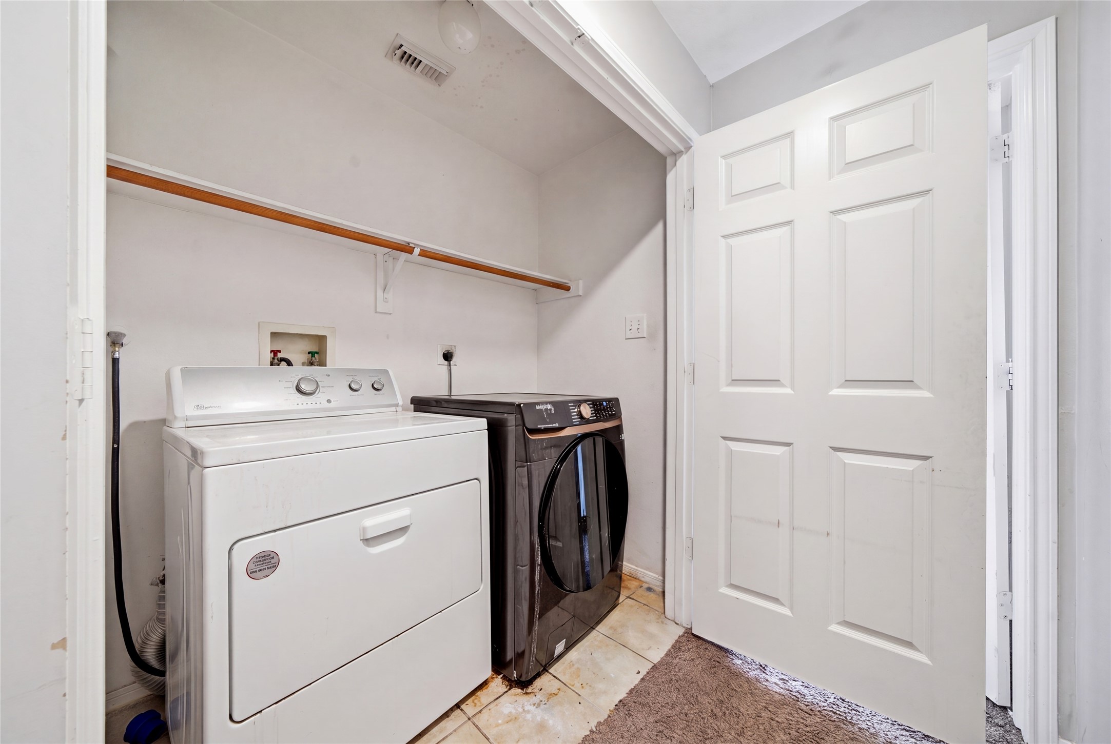 2926 Meadowglen Cove Property Photo 36