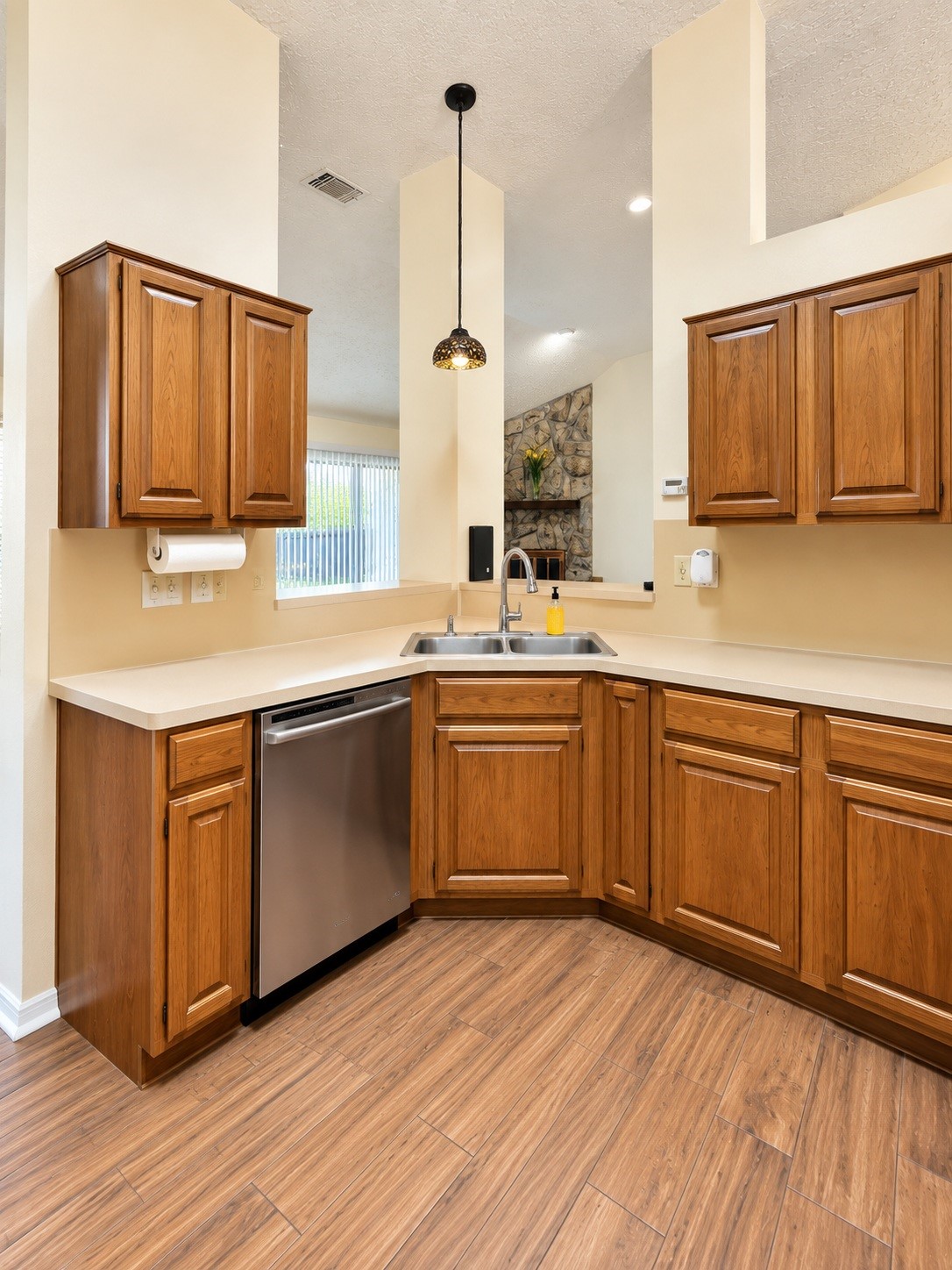 16802 Carbridge Drive Property Photo 3