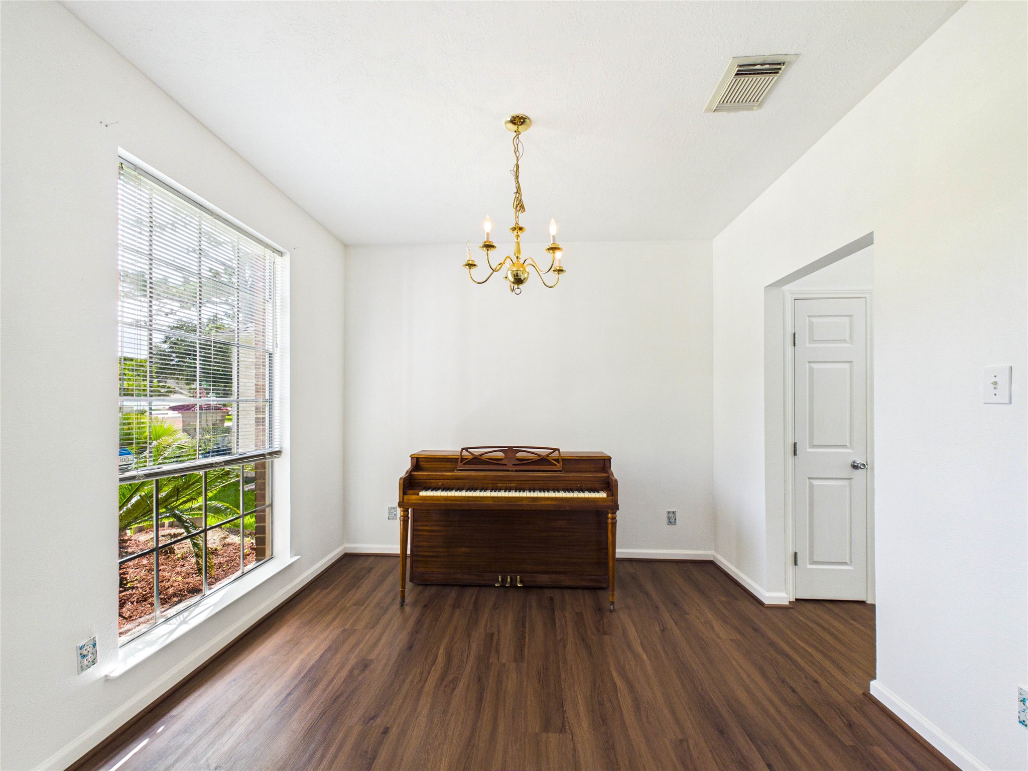 3006 Bay Breeze Drive Property Photo 5