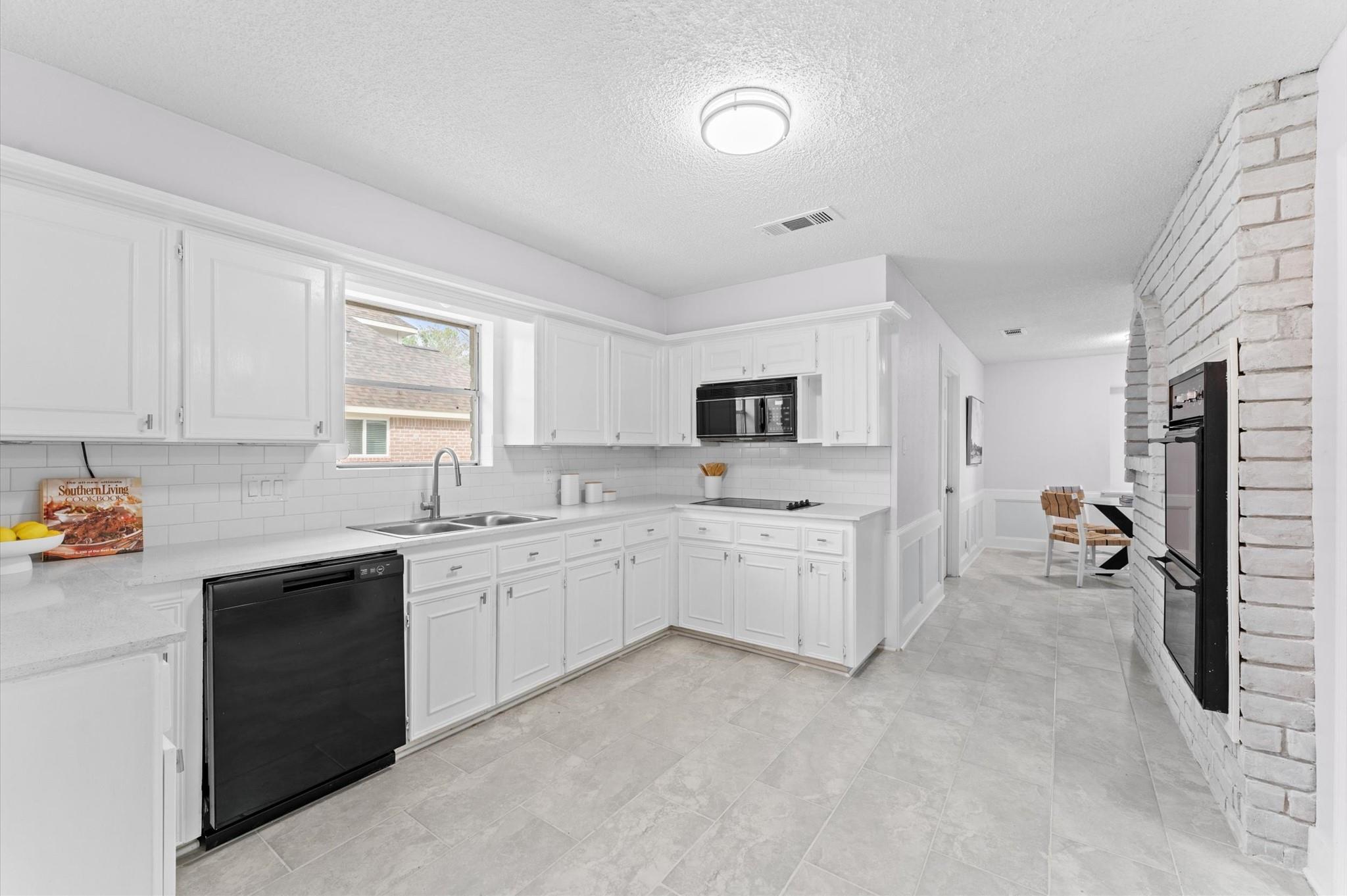 16414 York Minster Drive Property Photo 10
