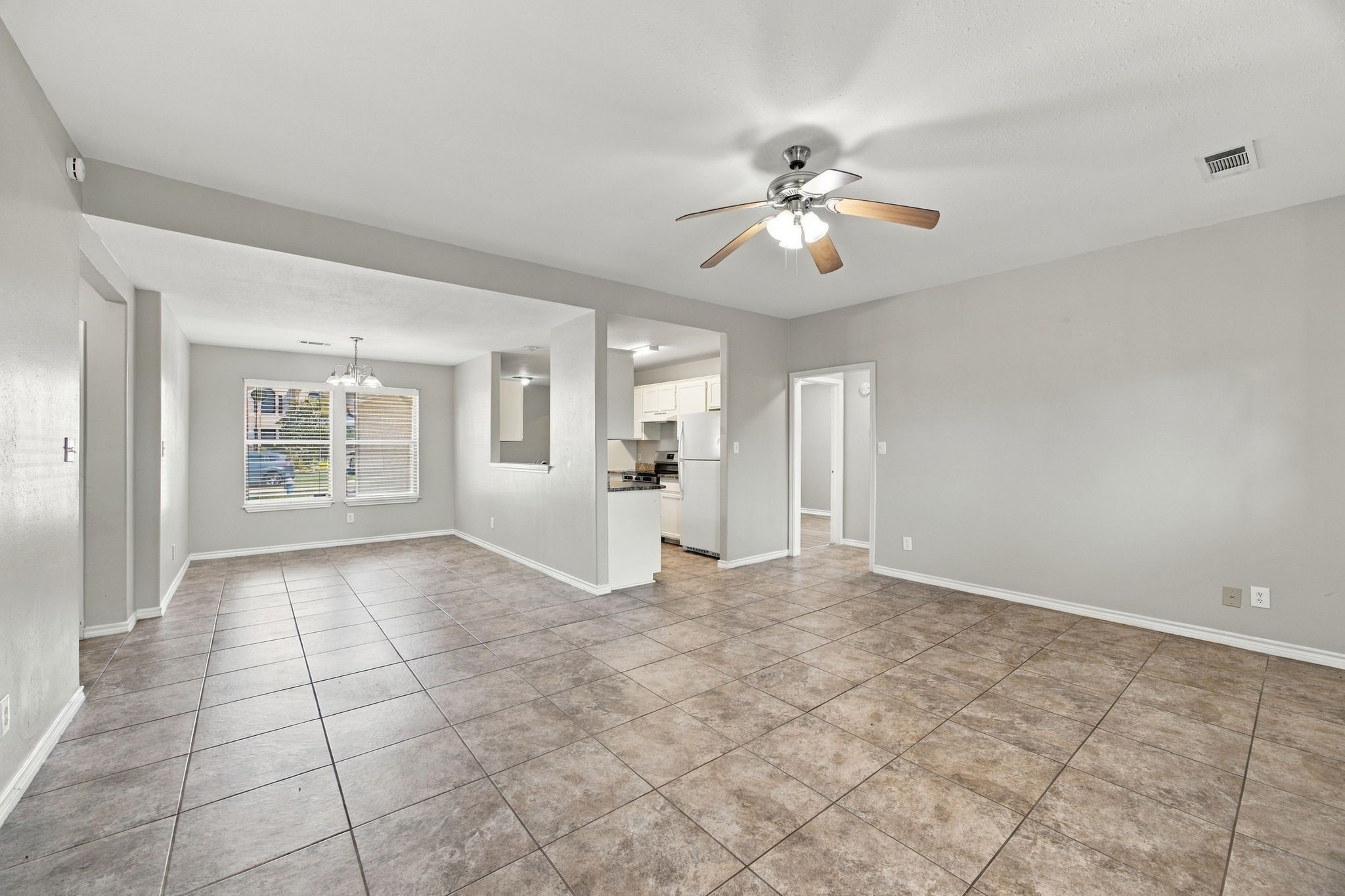 23619 Summer Pine Drive Property Photo 3